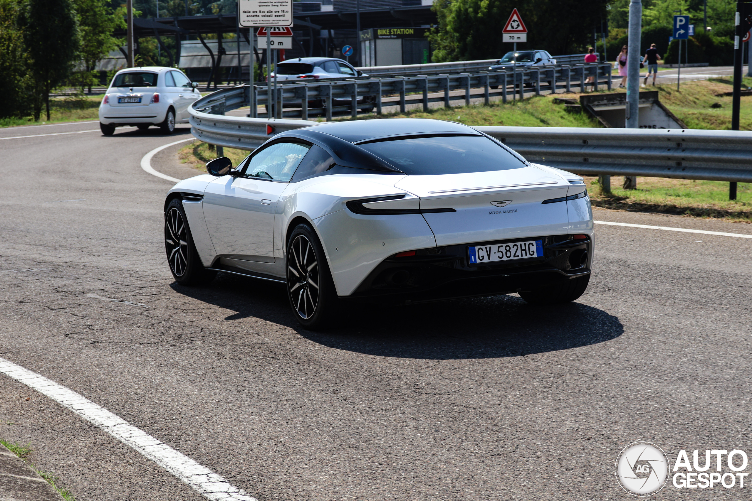 Aston Martin DB11 V8