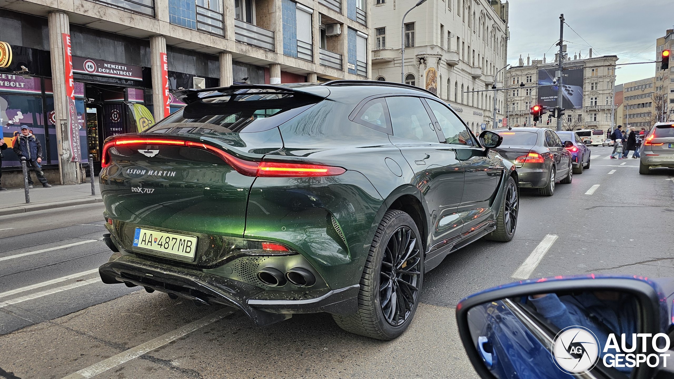 Aston Martin DBX707