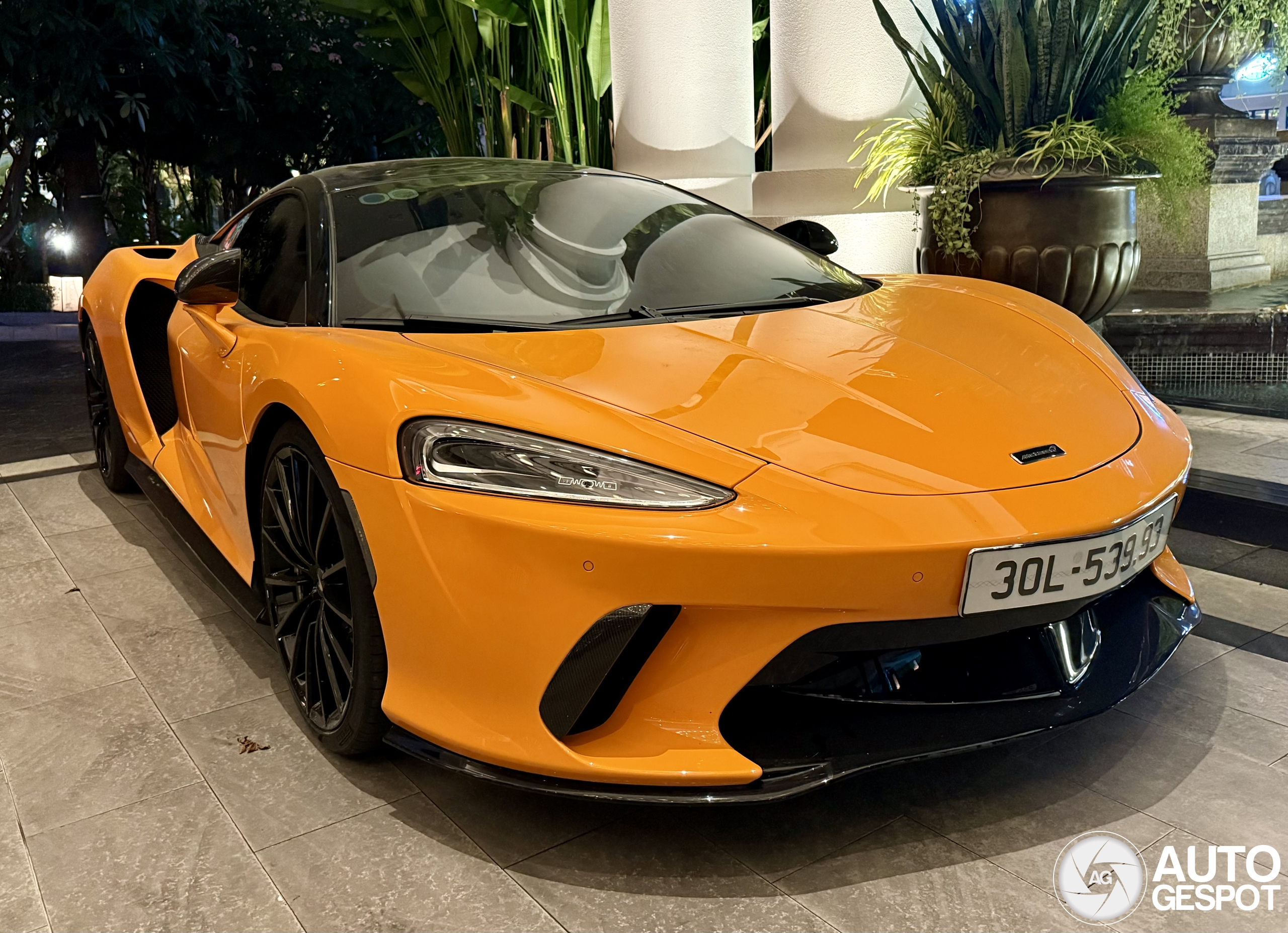 McLaren GT