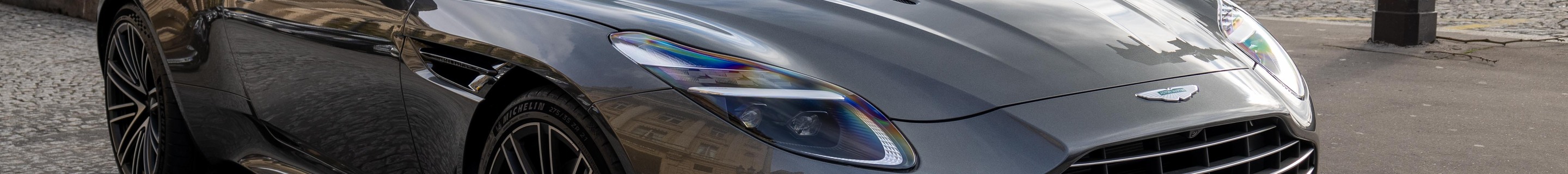 Aston Martin DB12 Volante