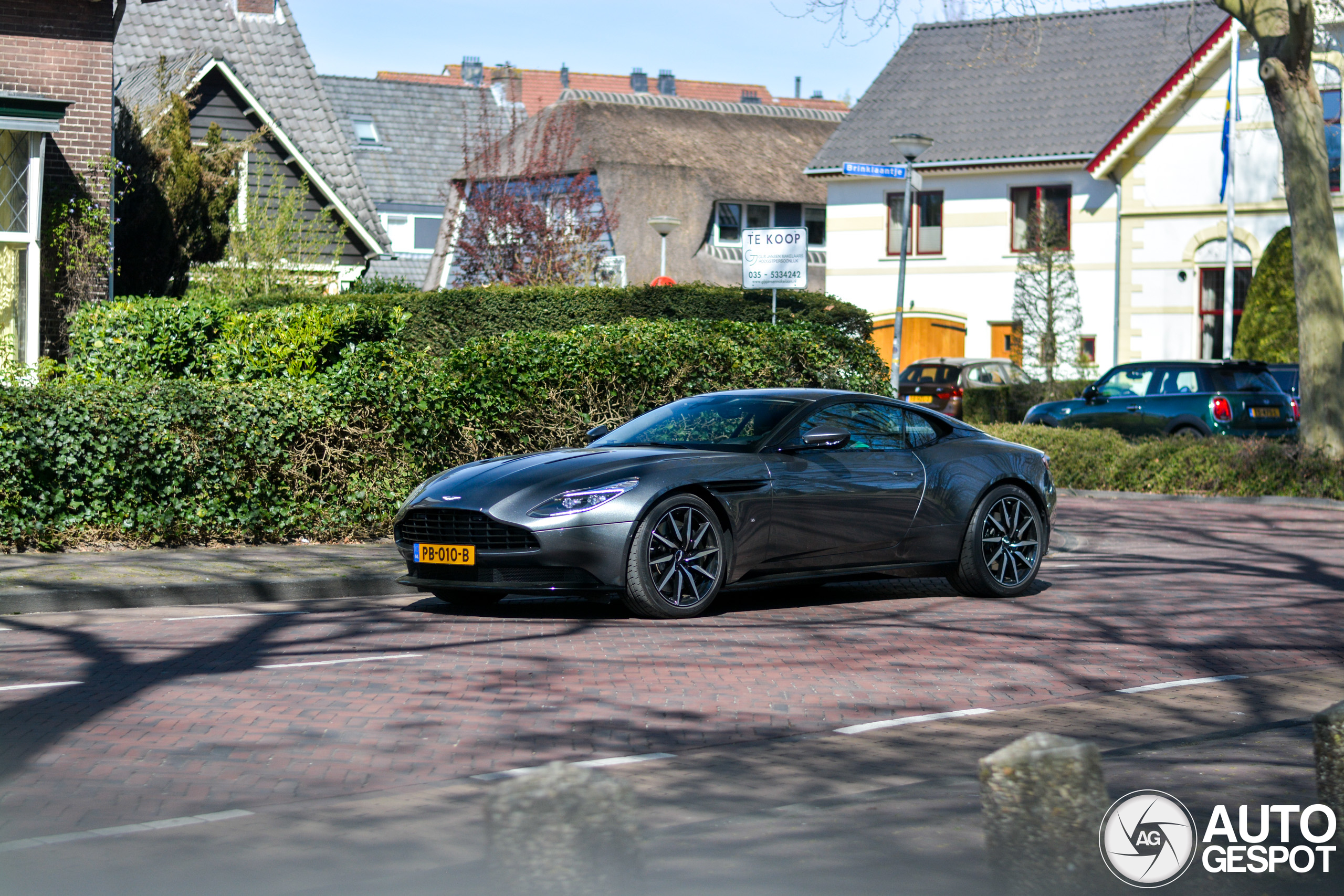 Aston Martin DB11
