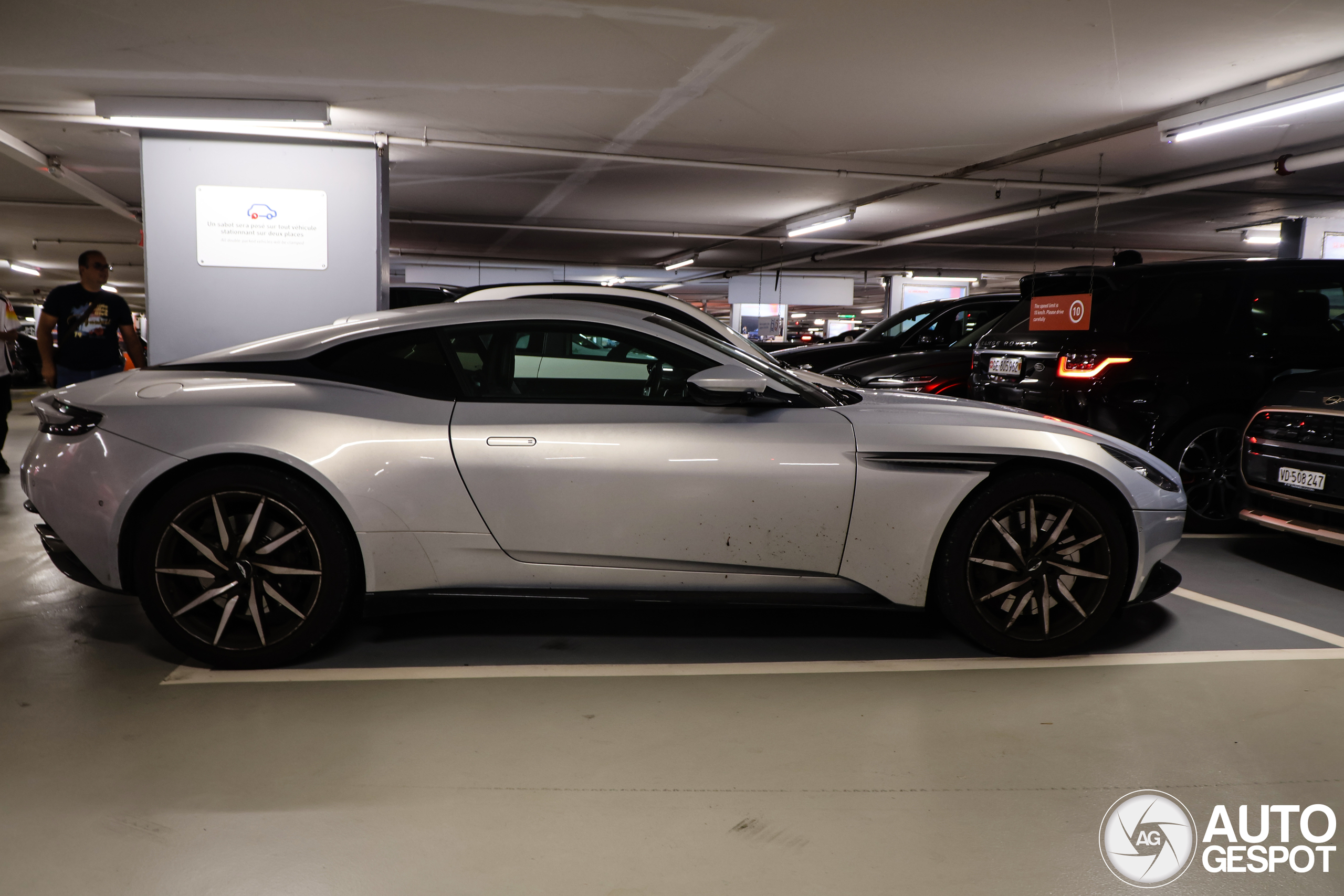 Aston Martin DB11 V8