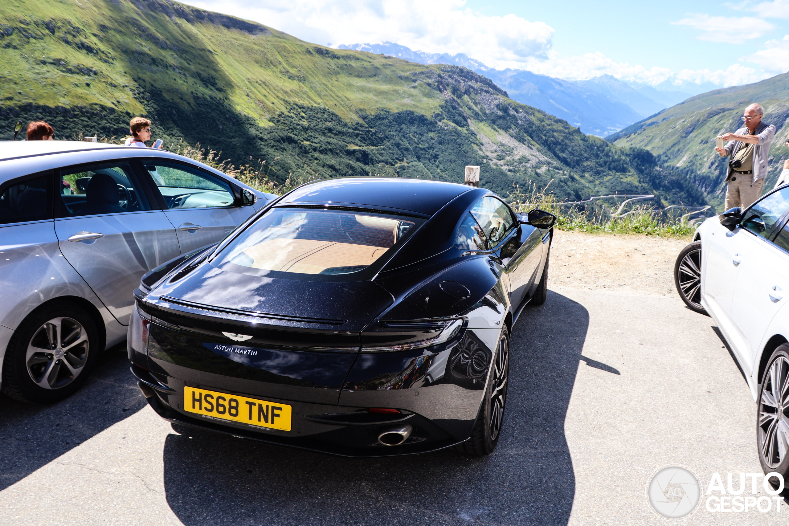 Aston Martin DB11 V8
