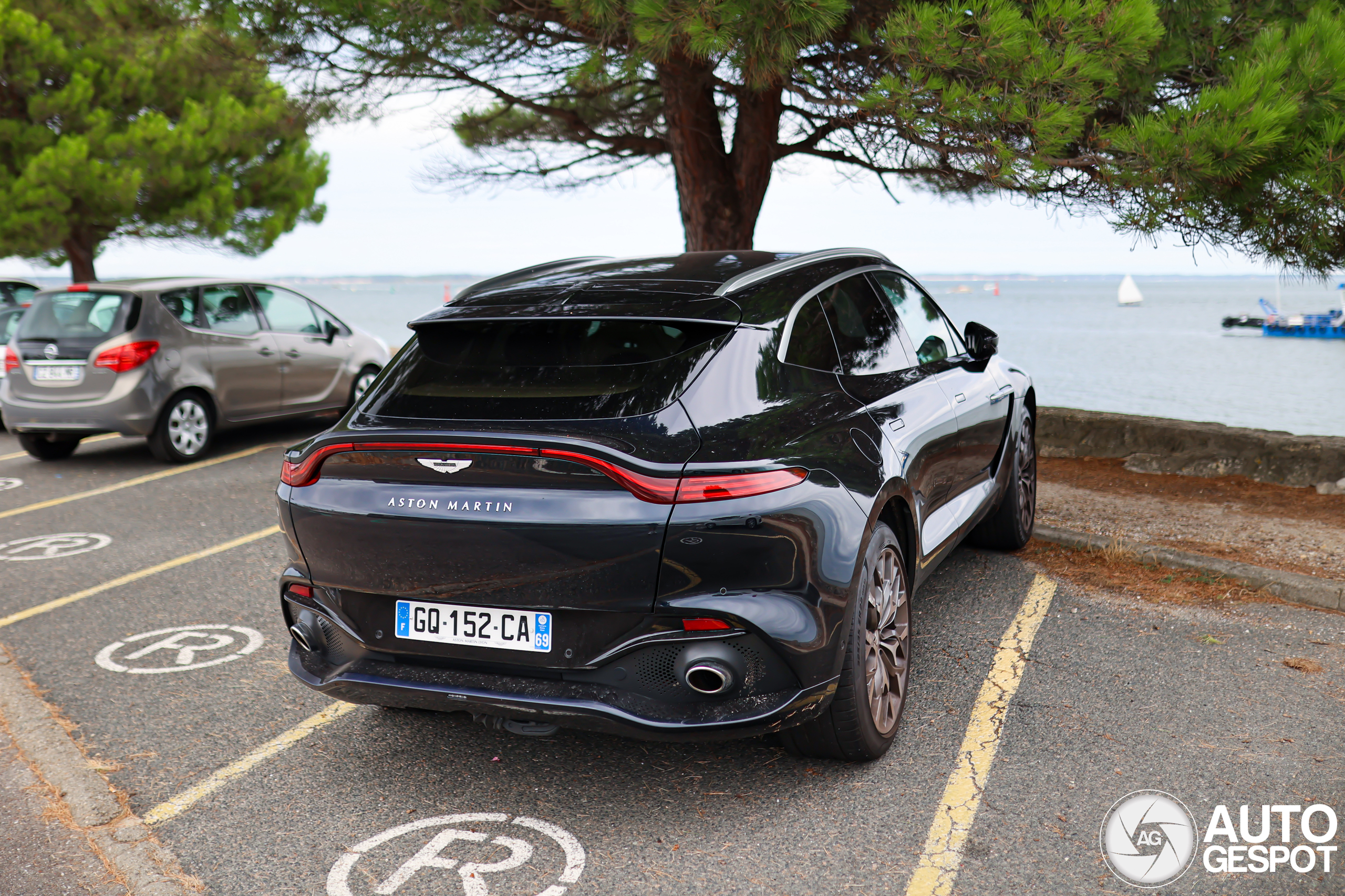Aston Martin DBX