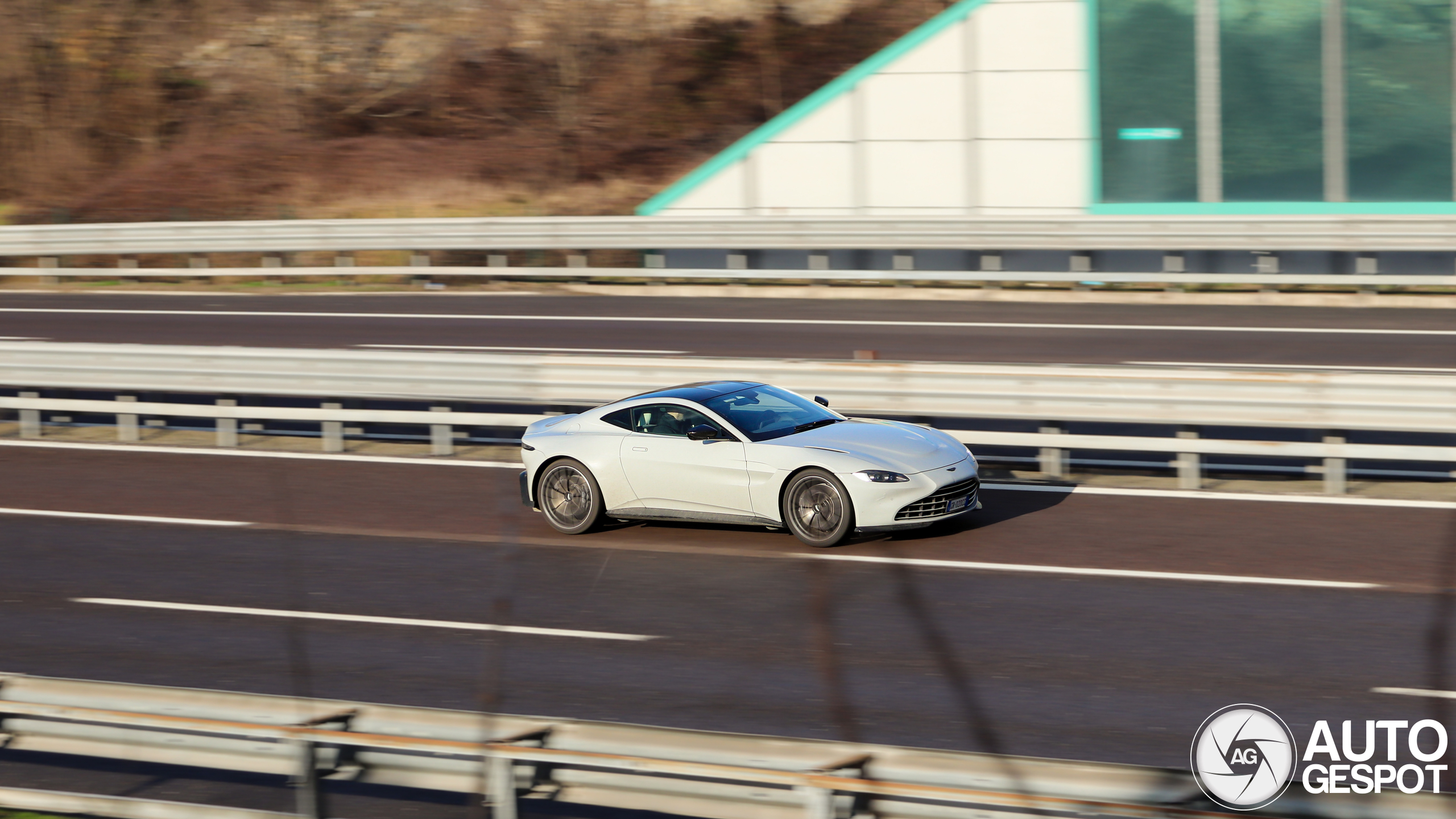 Aston Martin V8 Vantage 2018