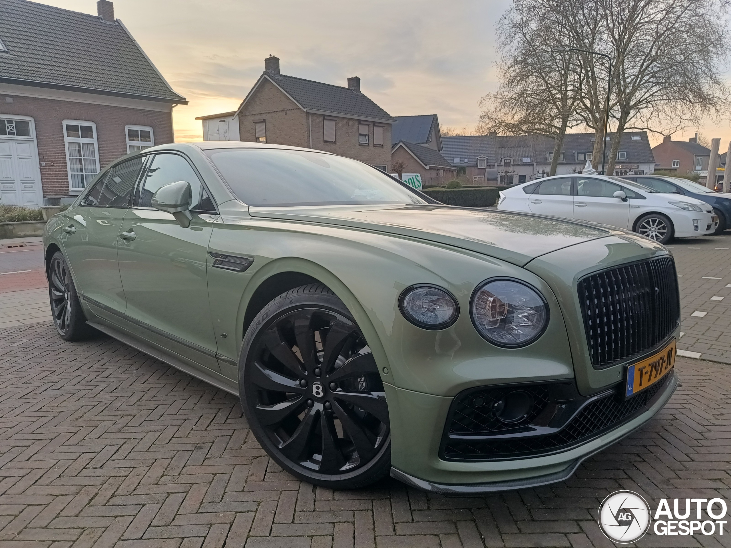 Bentley Flying Spur Hybrid