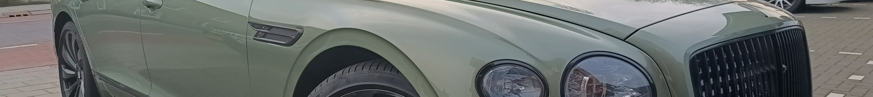 Bentley Flying Spur Hybrid
