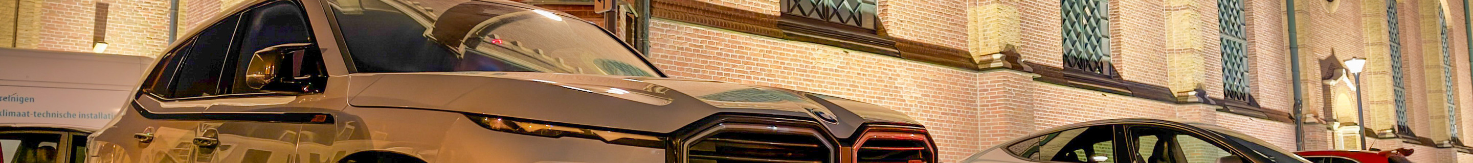 BMW XM G09 Label Red