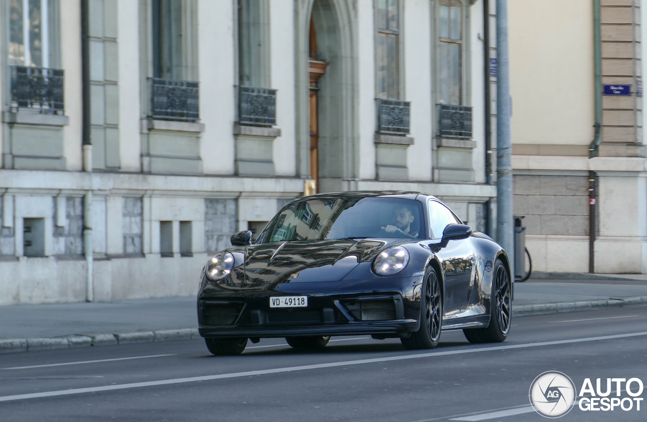 Porsche 992 Carrera 4 GTS