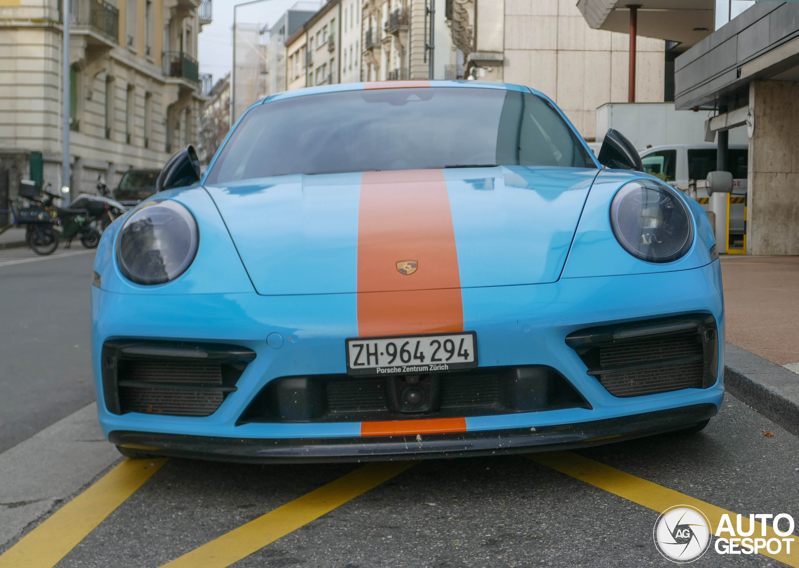 Porsche 992 Carrera 4 GTS