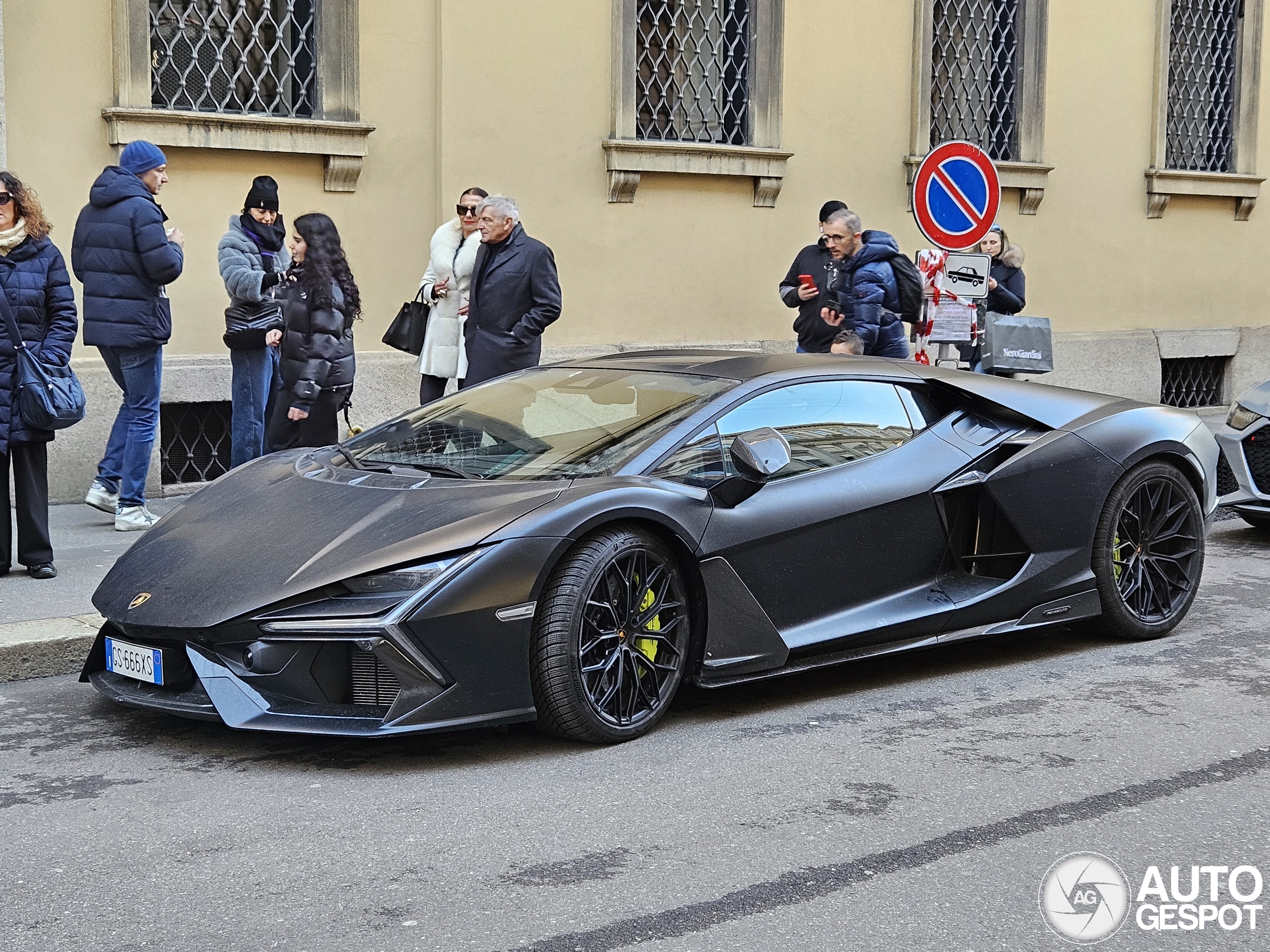 Lamborghini Revuelto