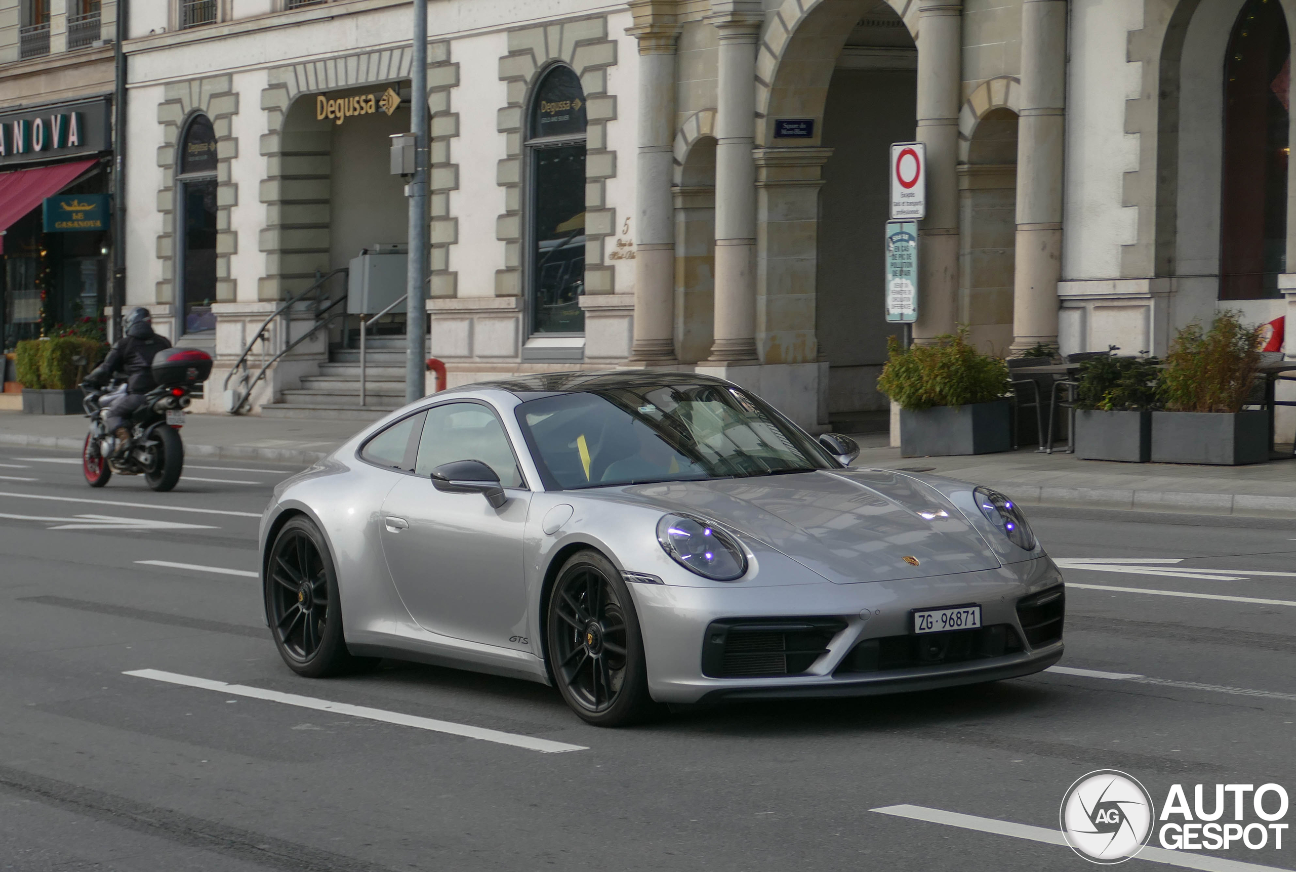 Porsche 992 Carrera GTS