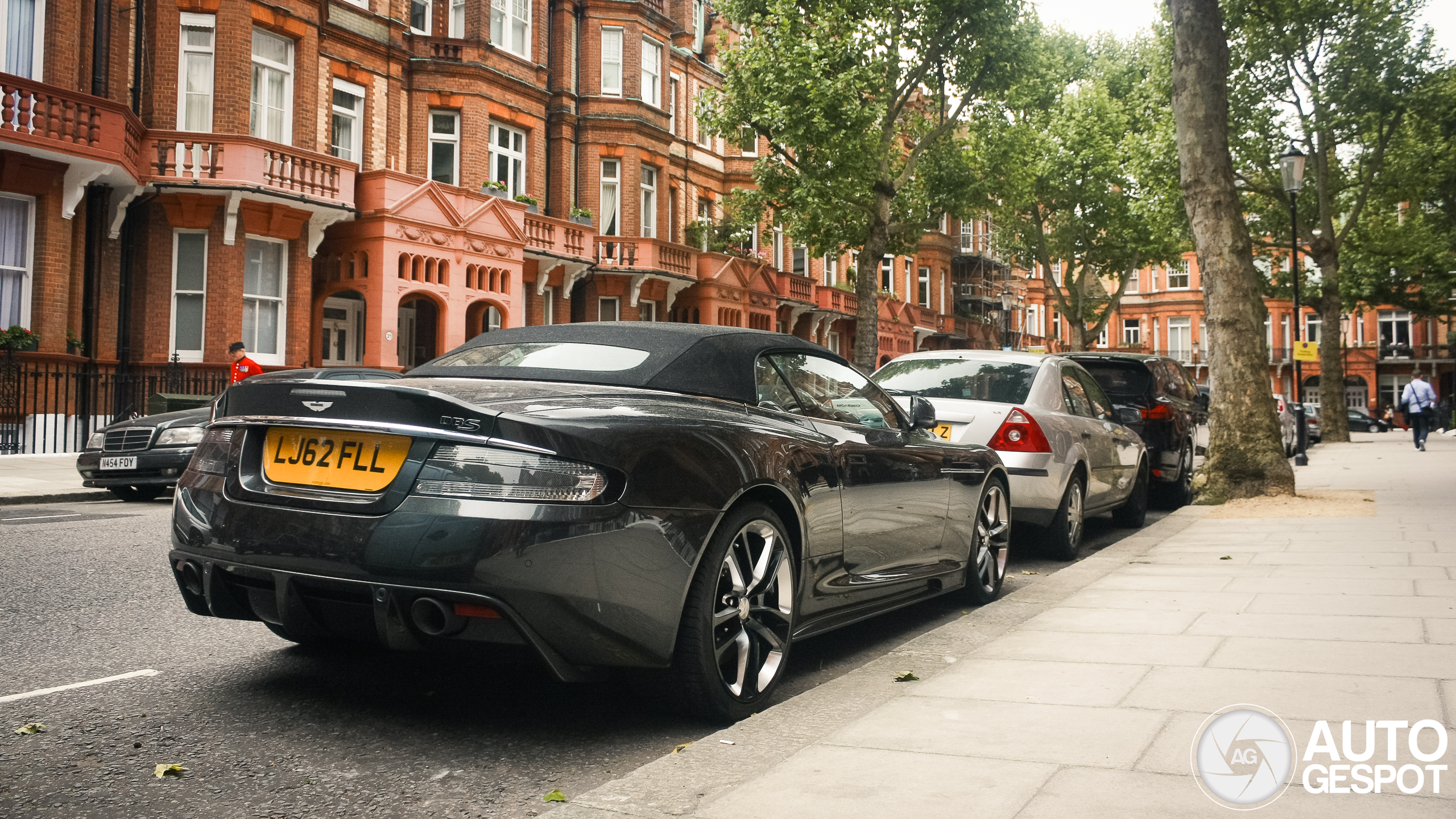 Aston Martin DBS Volante