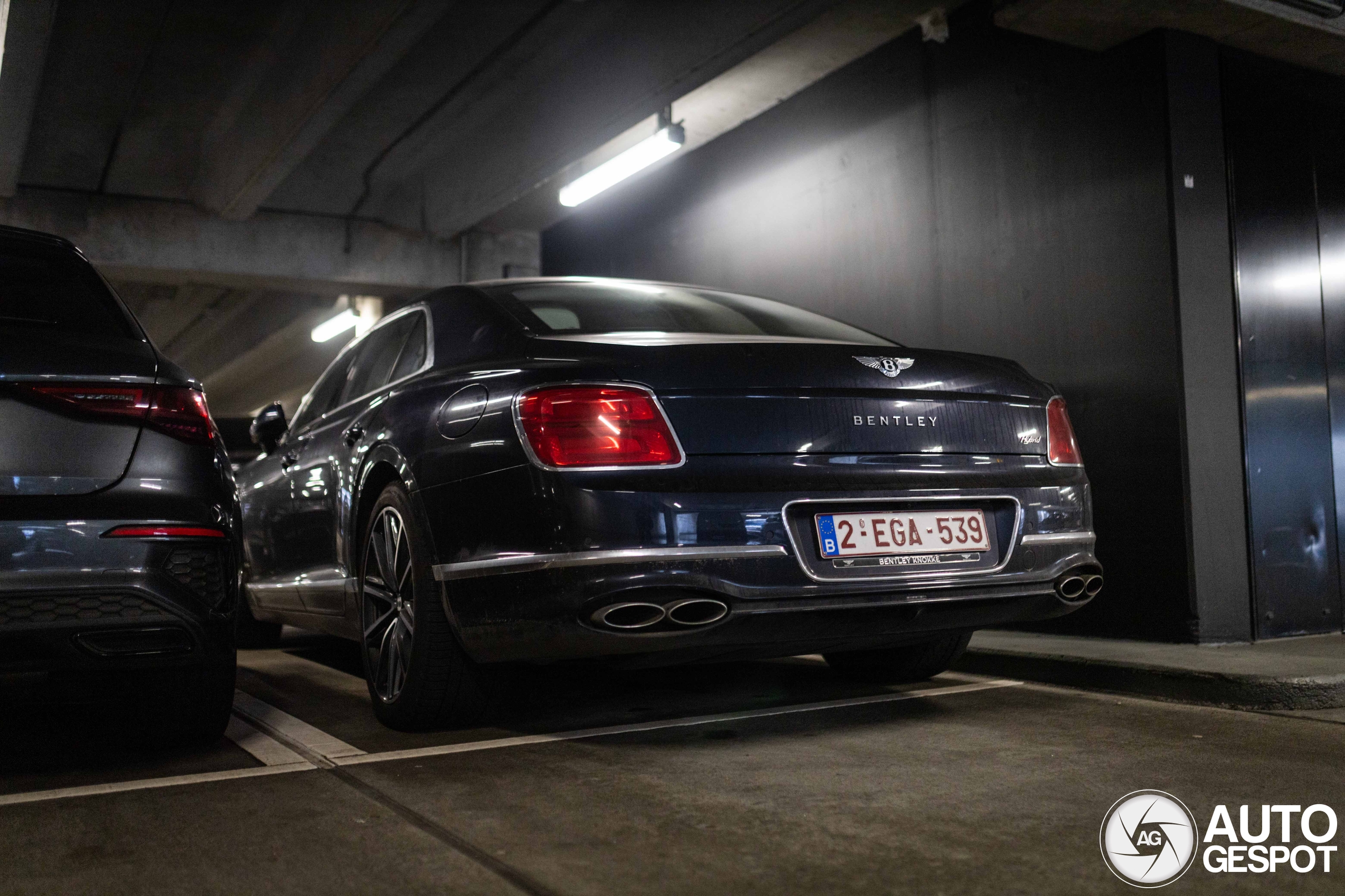 Bentley Flying Spur Hybrid Azure