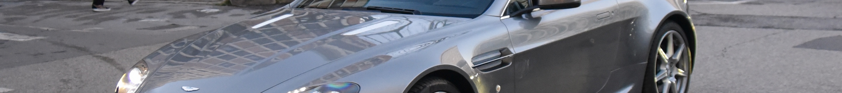 Aston Martin V8 Vantage 2012