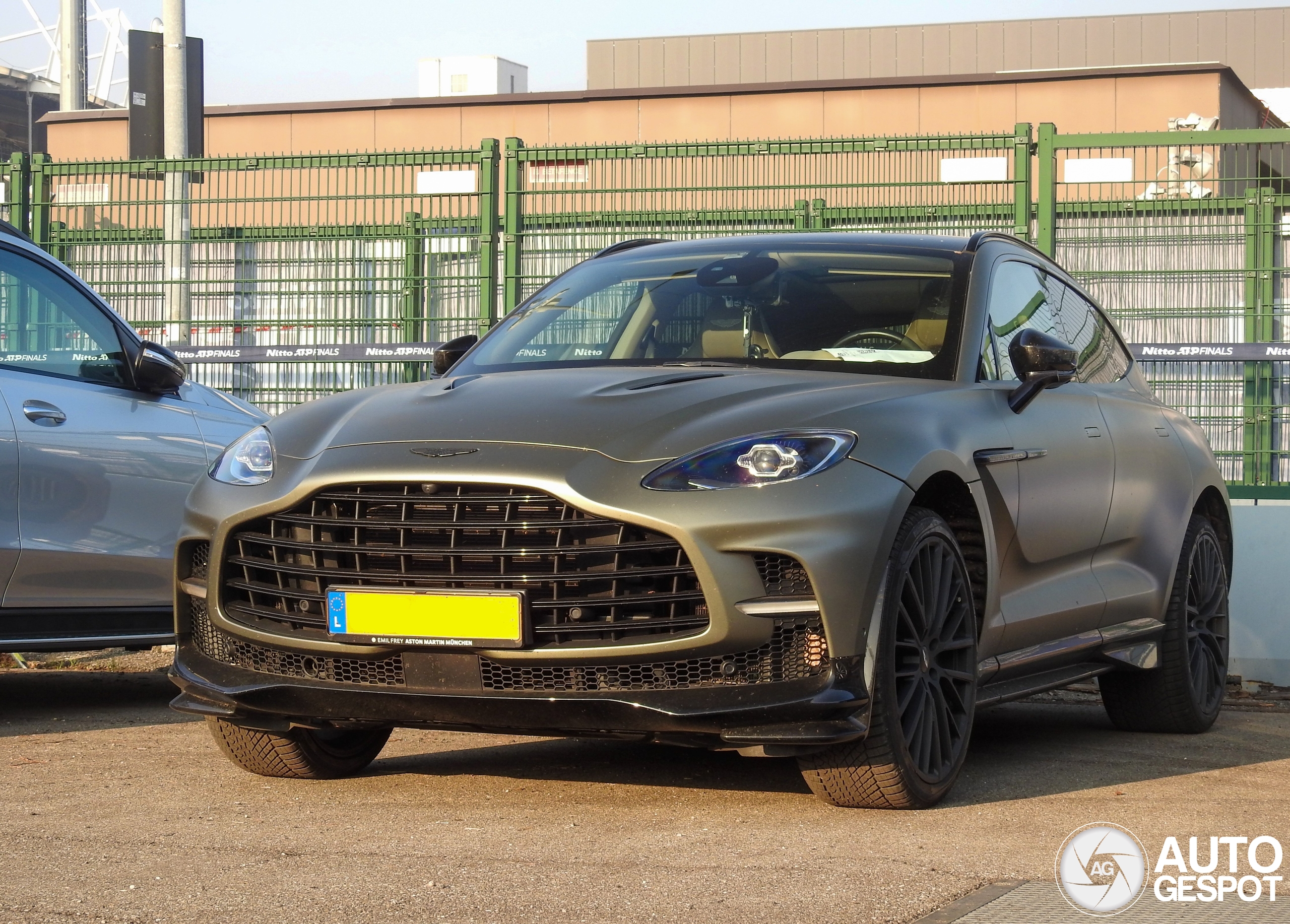 Aston Martin DBX707