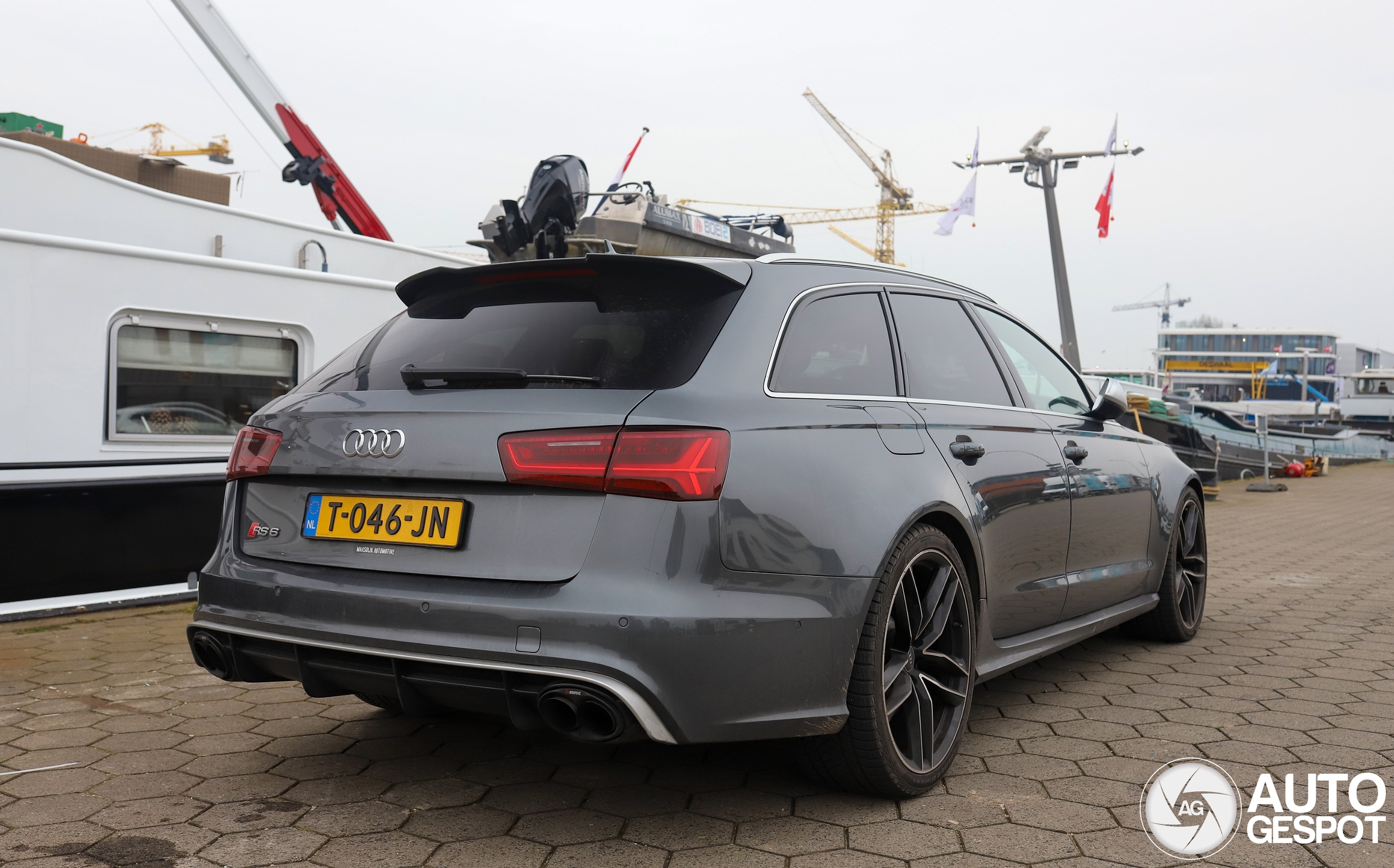Audi RS6 Avant C7 2015