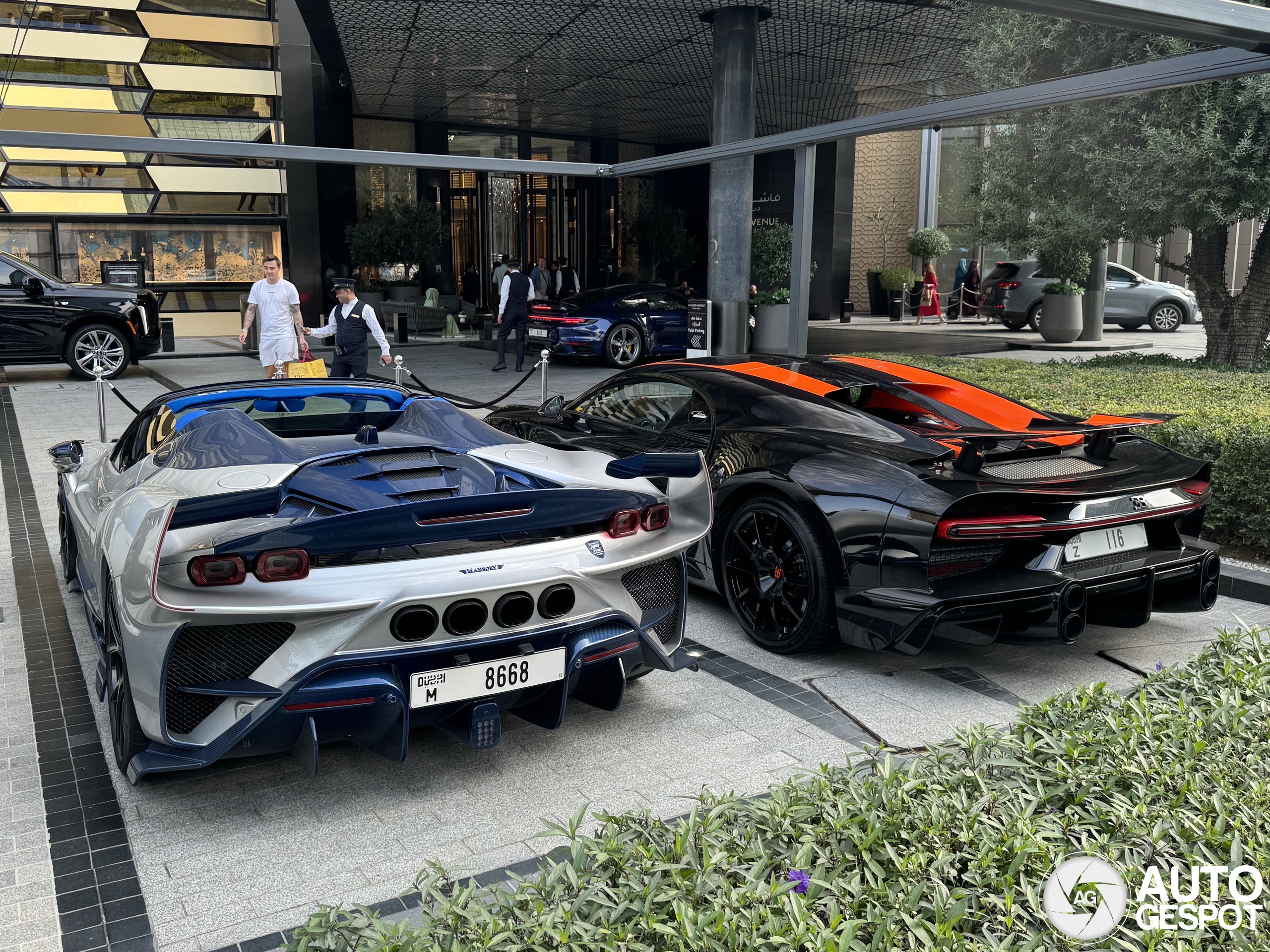 Uiteraard ook in Dubai te vinden: Ferrari SF90 Spider Mansory F9XX Tempesta Celeste