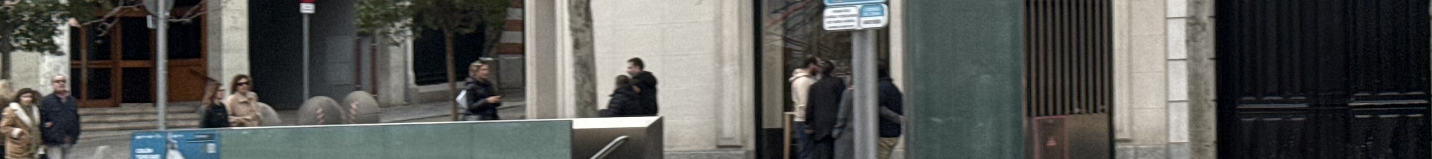 Aston Martin DB11 V8