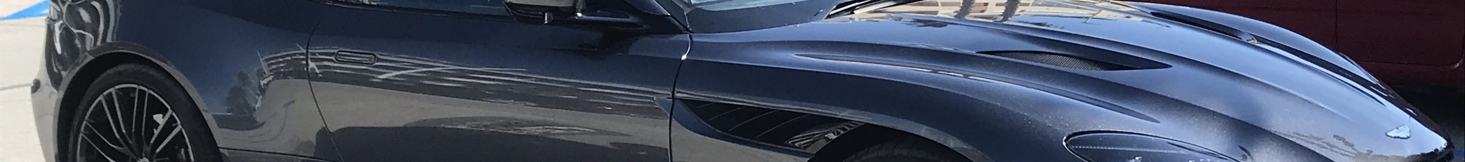 Aston Martin DBS Superleggera Volante