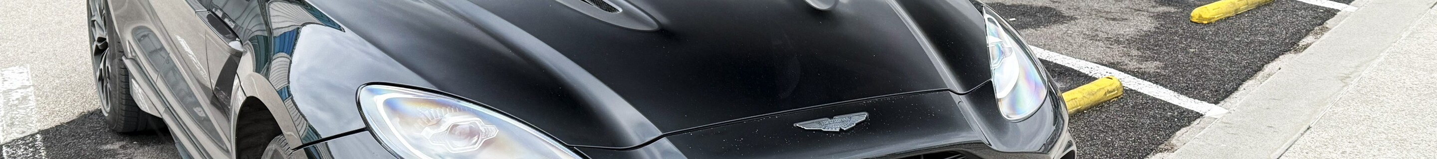 Aston Martin DBX707