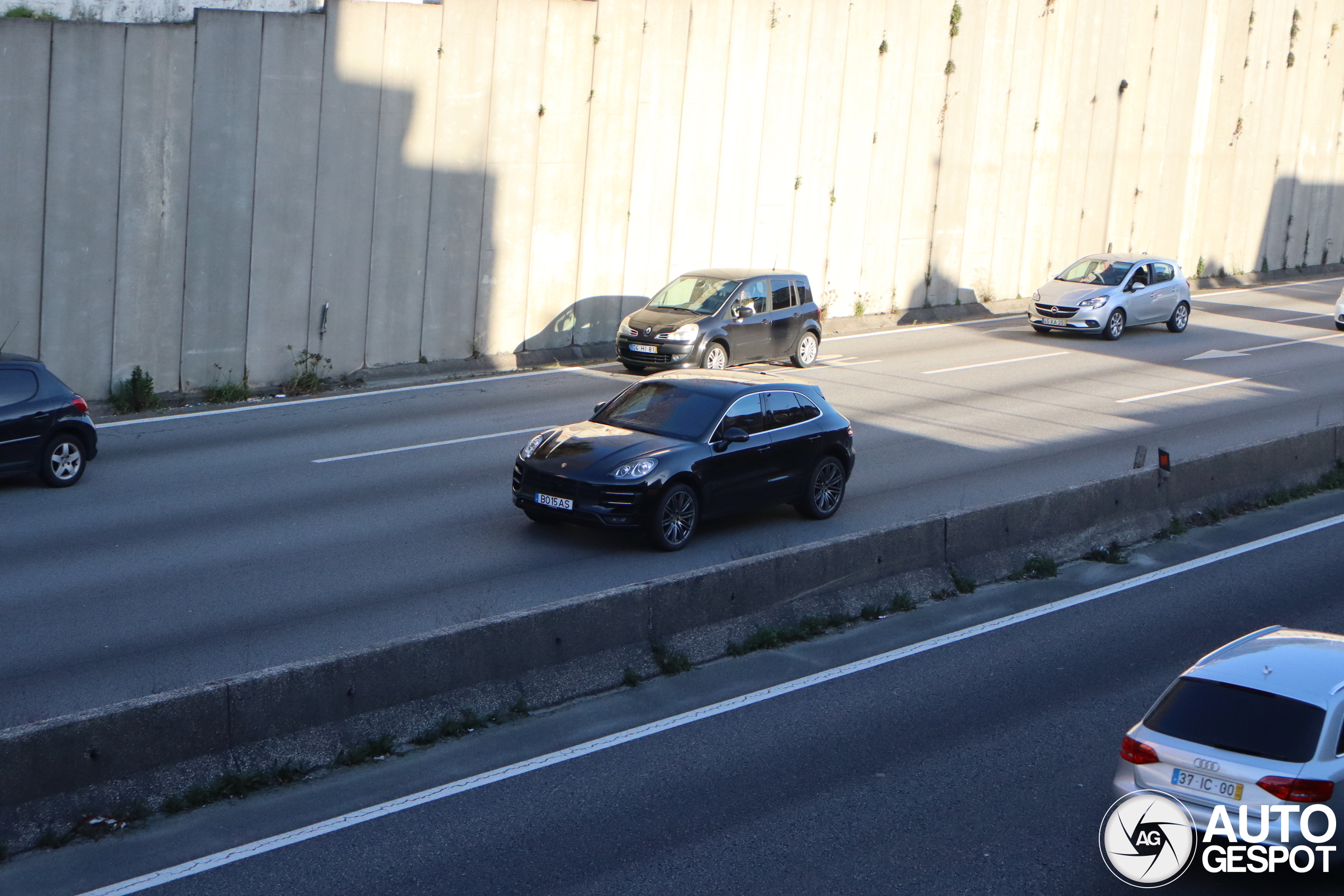 Porsche 95B Macan Turbo