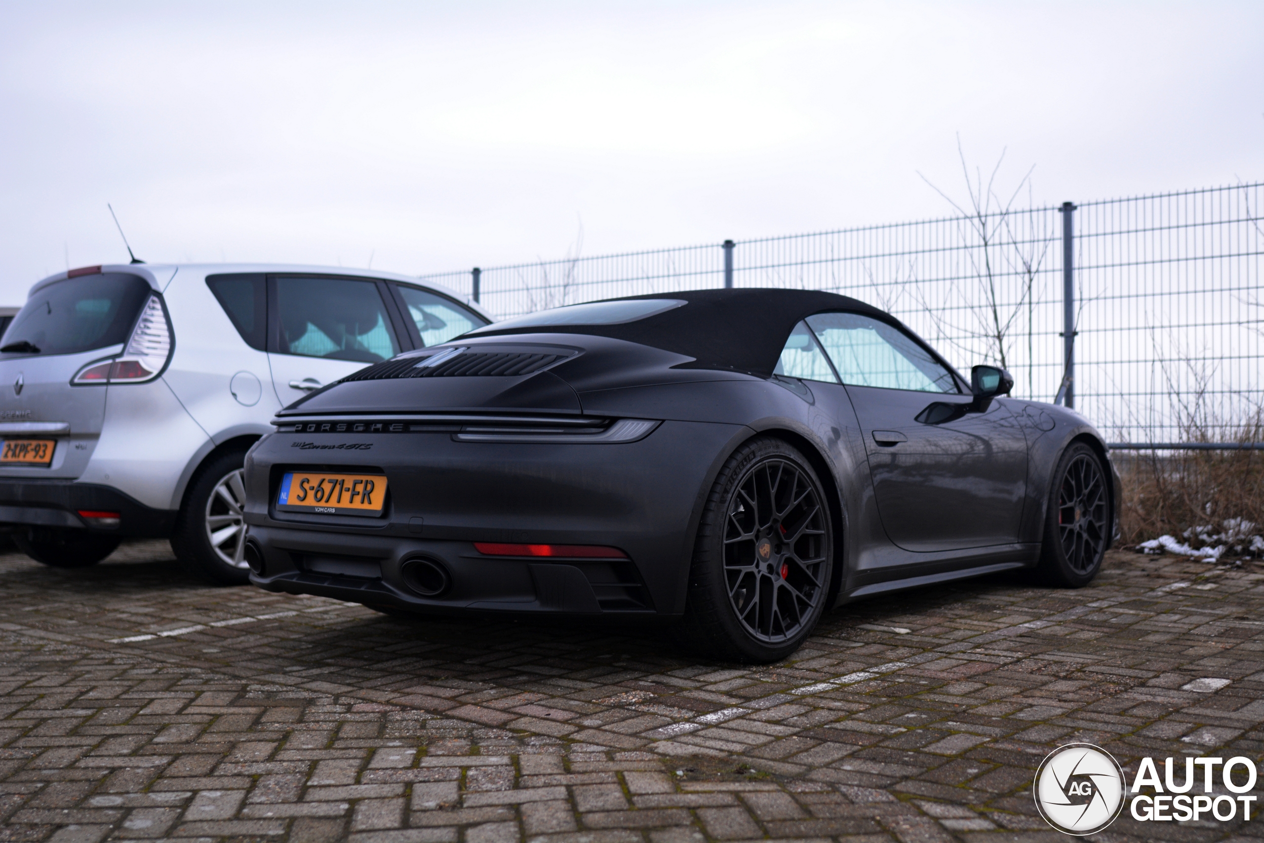 Porsche 992 Carrera 4 GTS Cabriolet