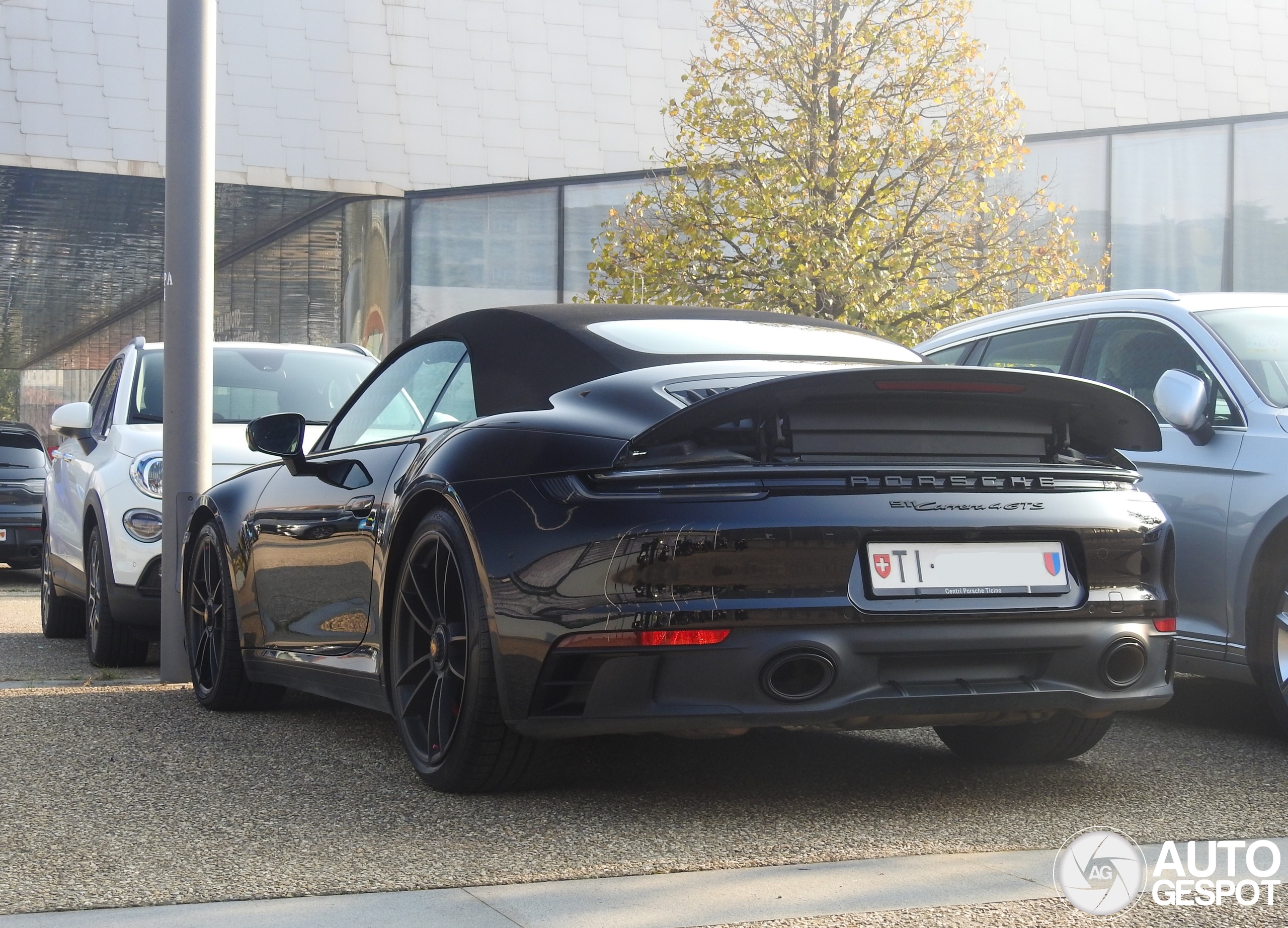 Porsche 992 Carrera 4 GTS Cabriolet