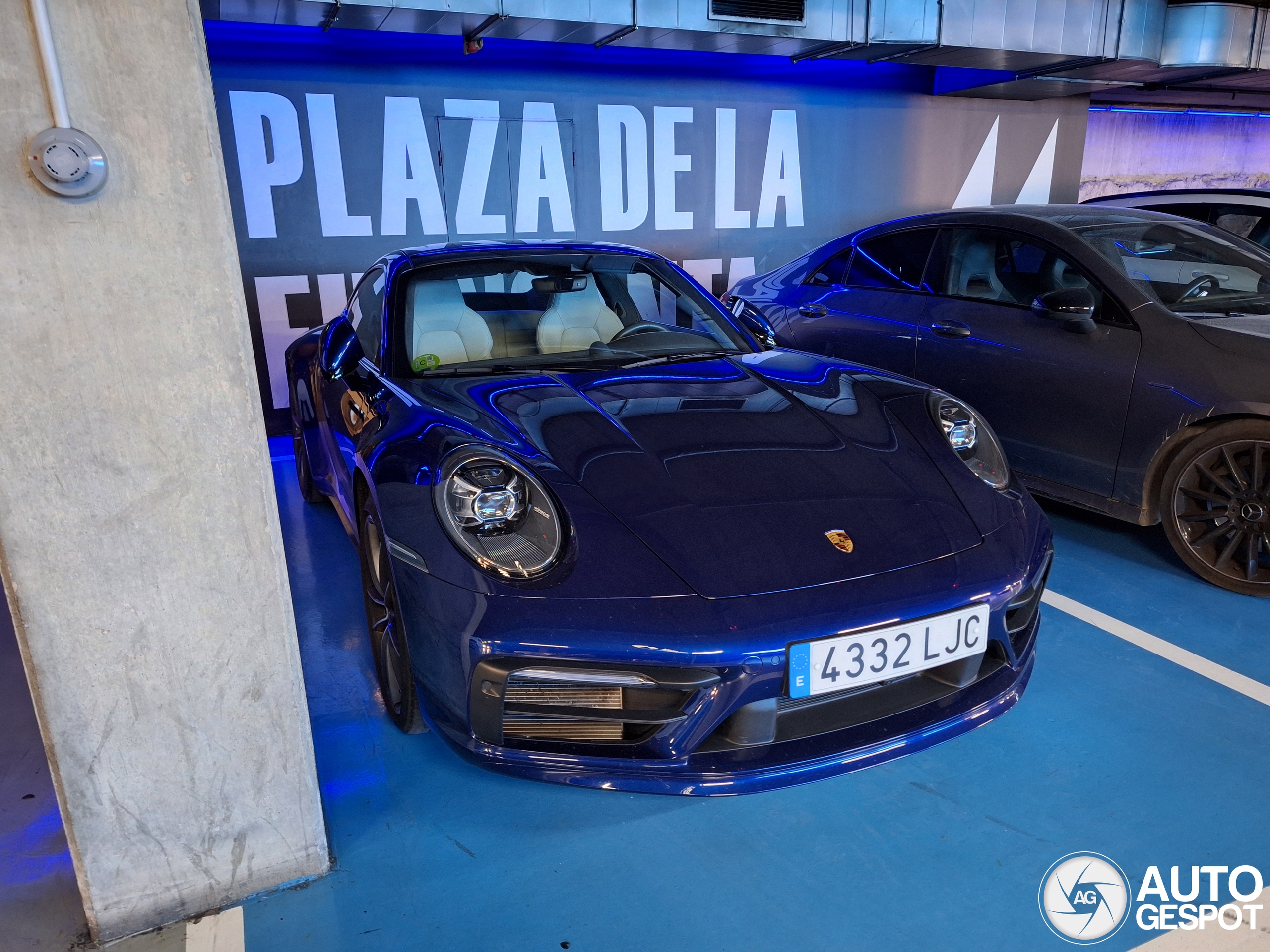 Porsche 992 Carrera 4S