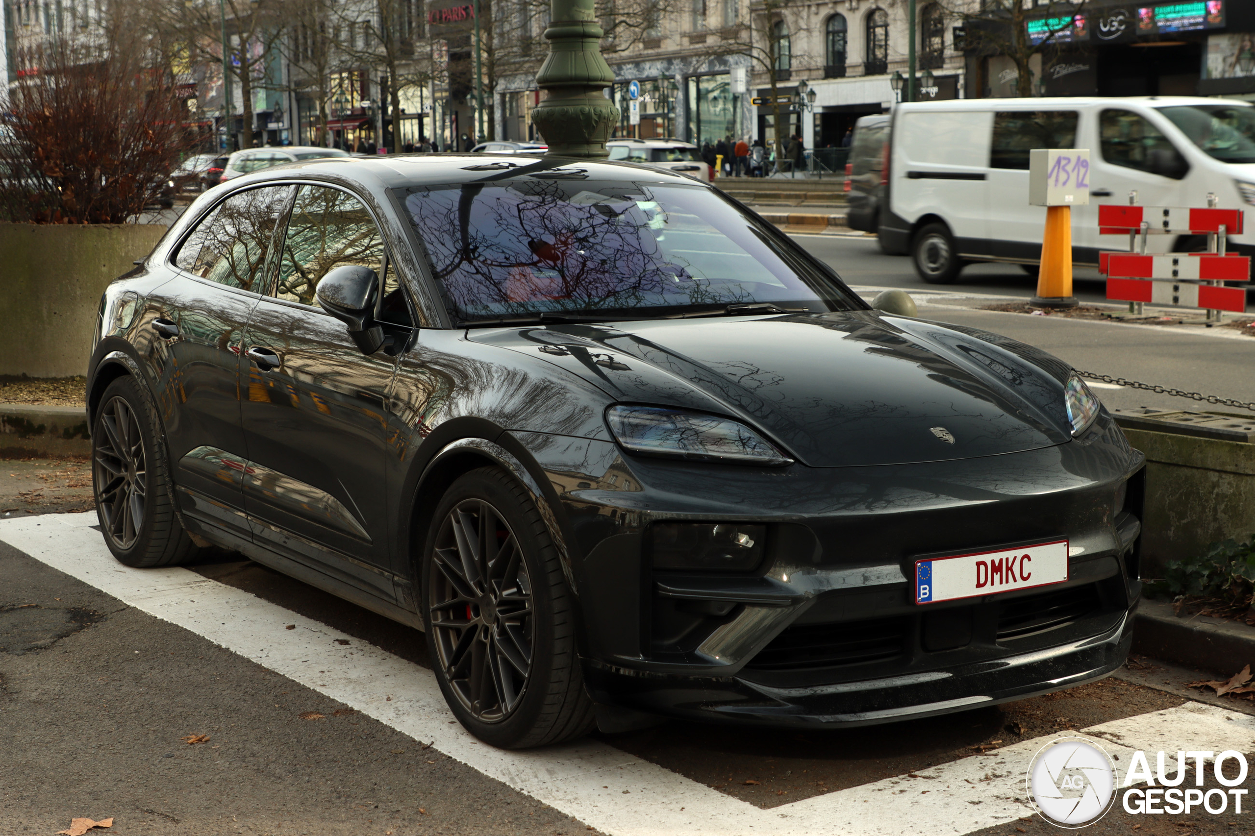 Porsche Macan EV Turbo