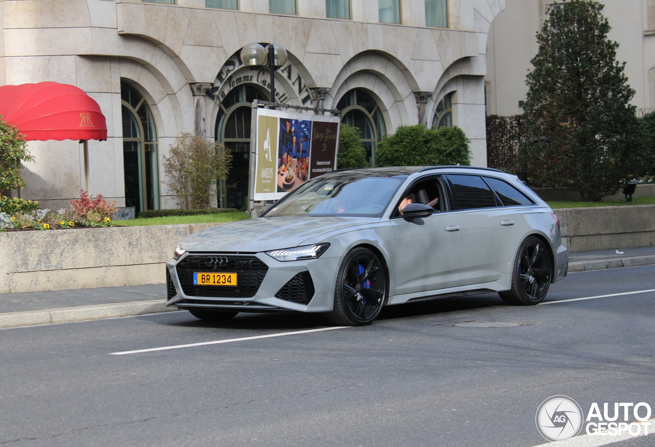 Audi RS6 Avant C8