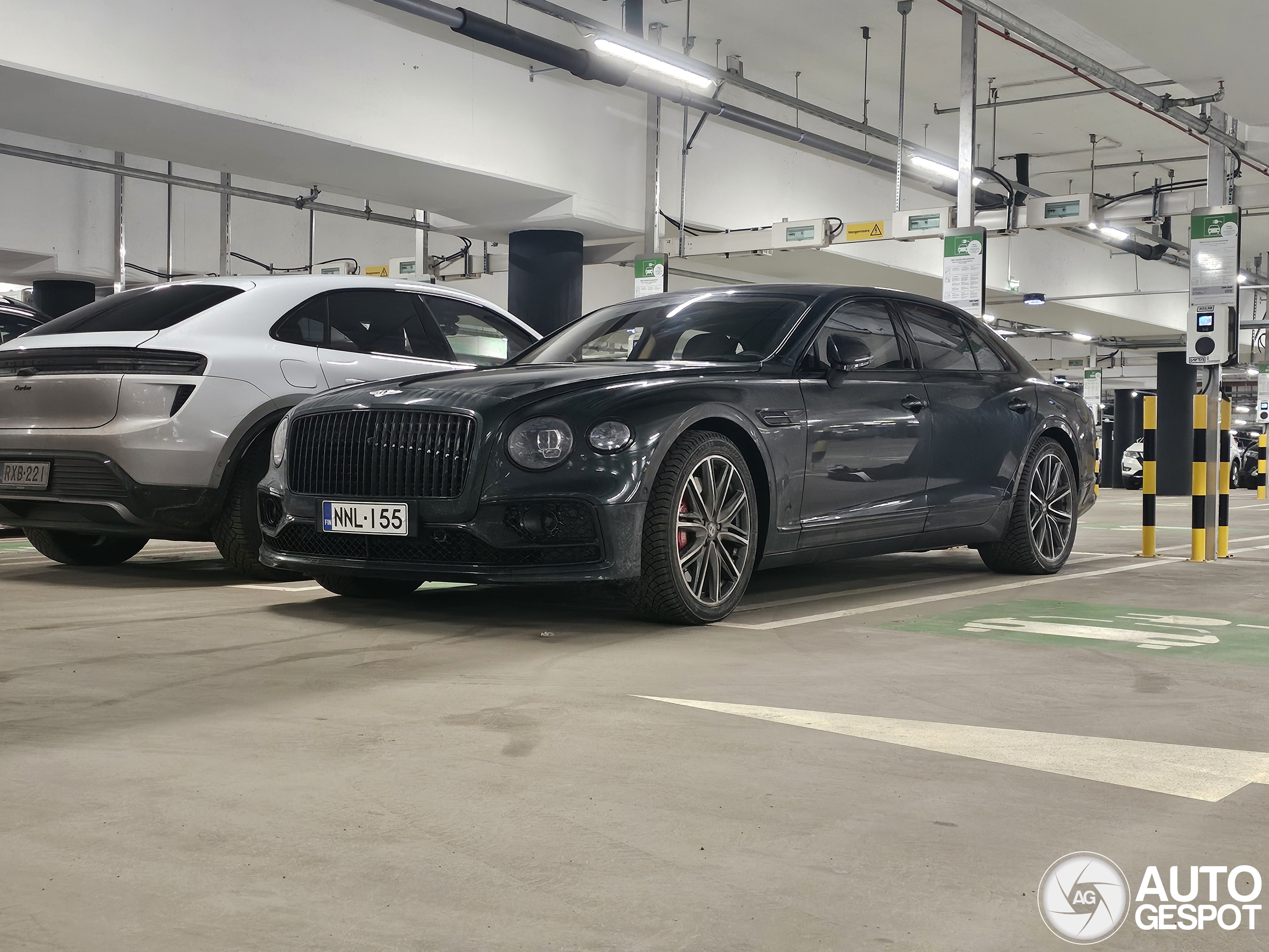 Bentley Flying Spur Hybrid S