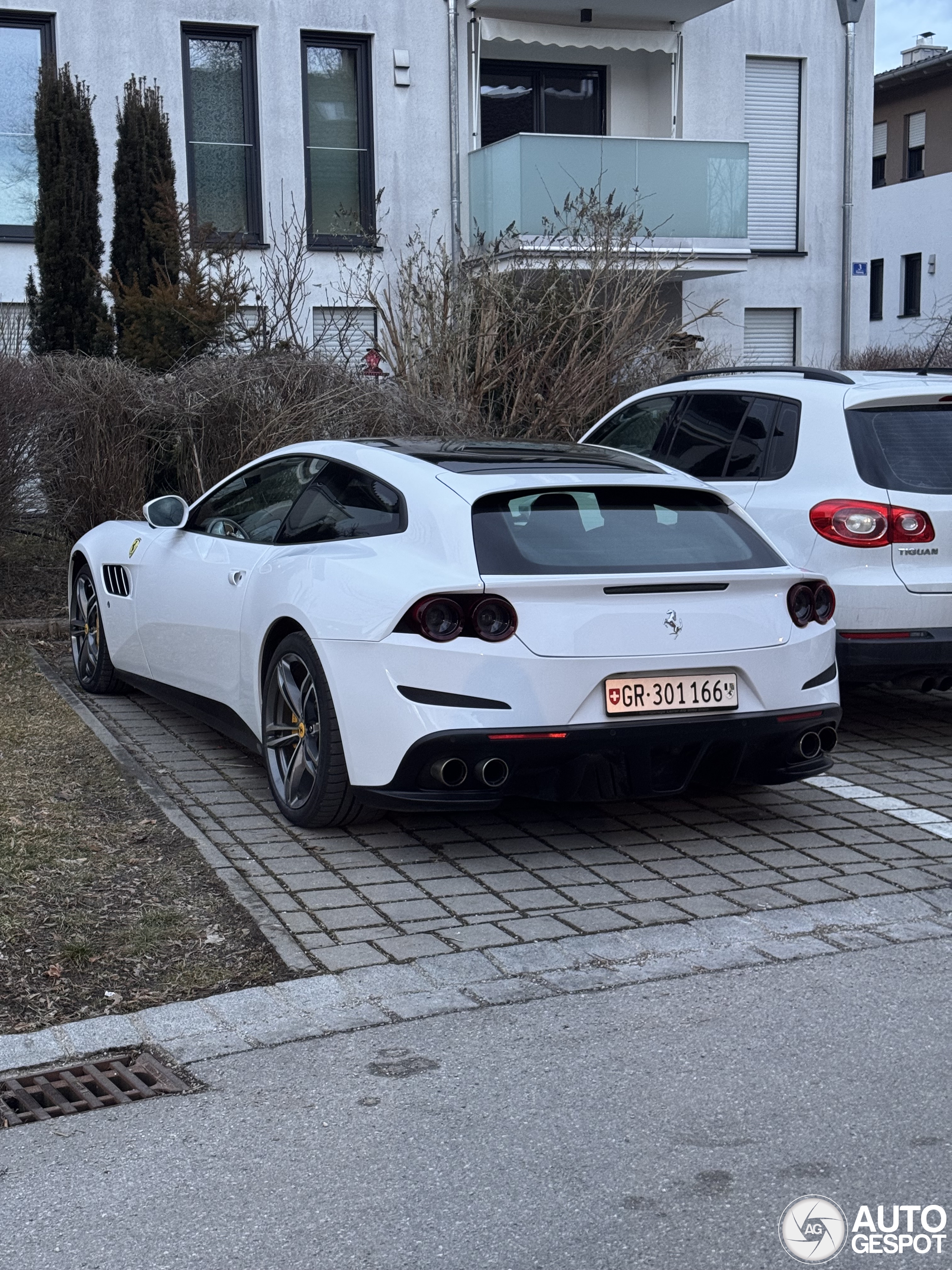 Ferrari GTC4Lusso T