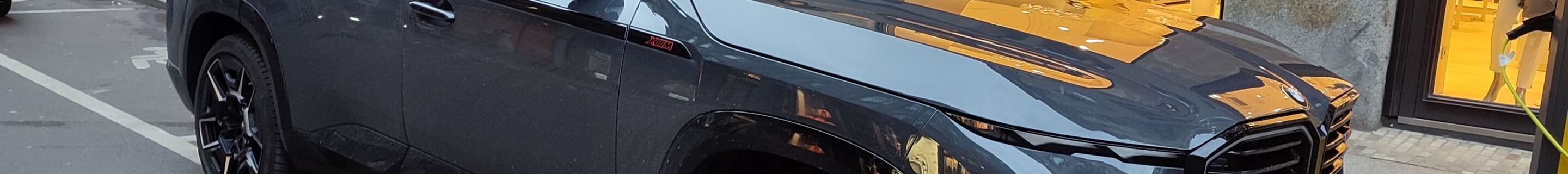 BMW XM G09 Label Red