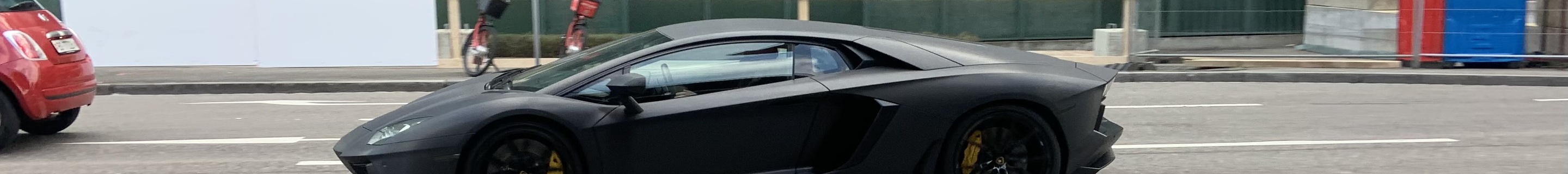 Lamborghini Aventador LP700-4