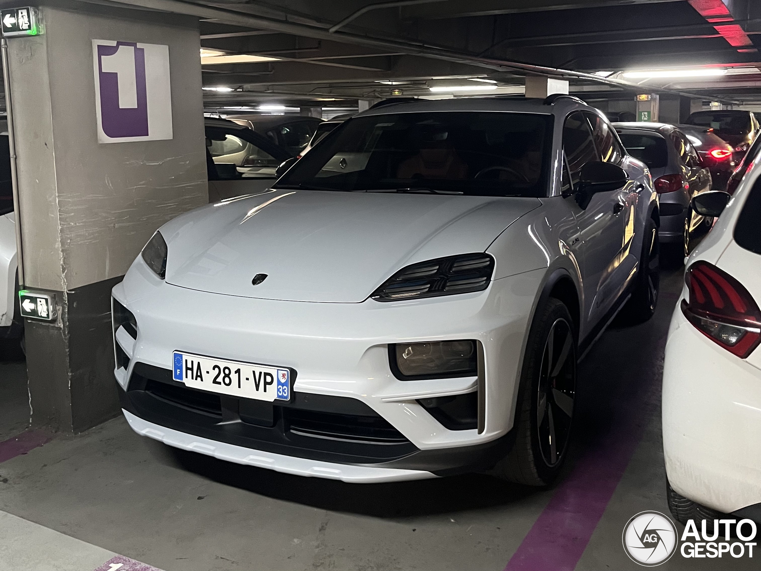 Porsche Macan EV Turbo