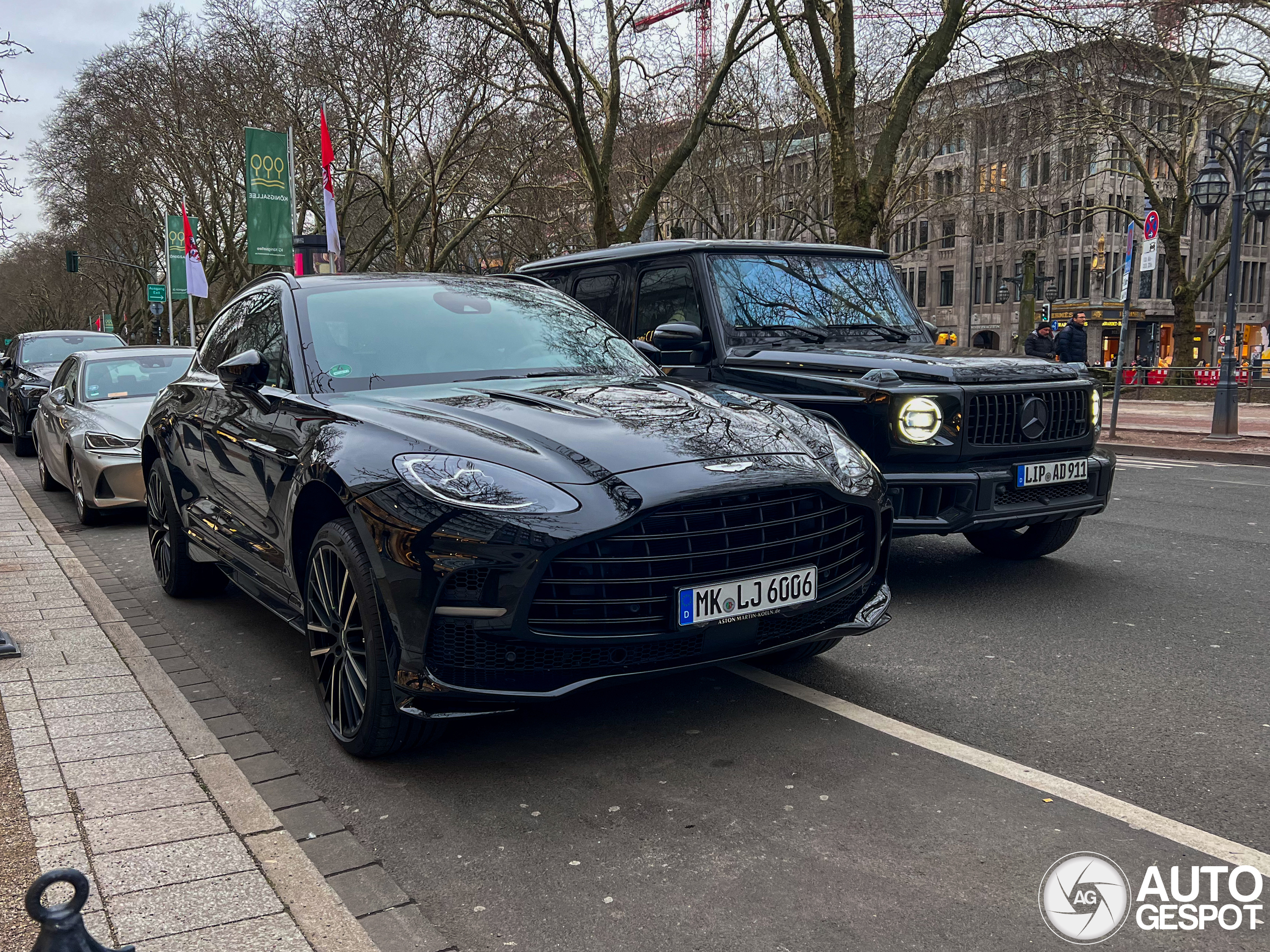Aston Martin DBX707