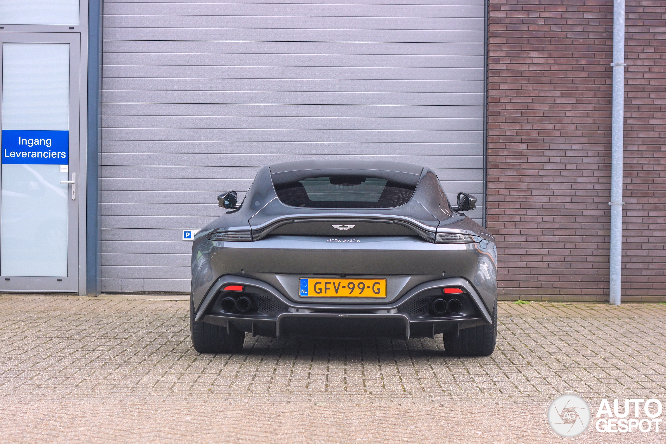 Aston Martin V8 Vantage 2018