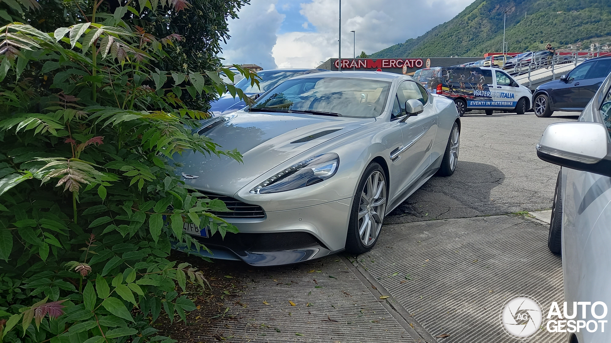 Aston Martin Vanquish 2013