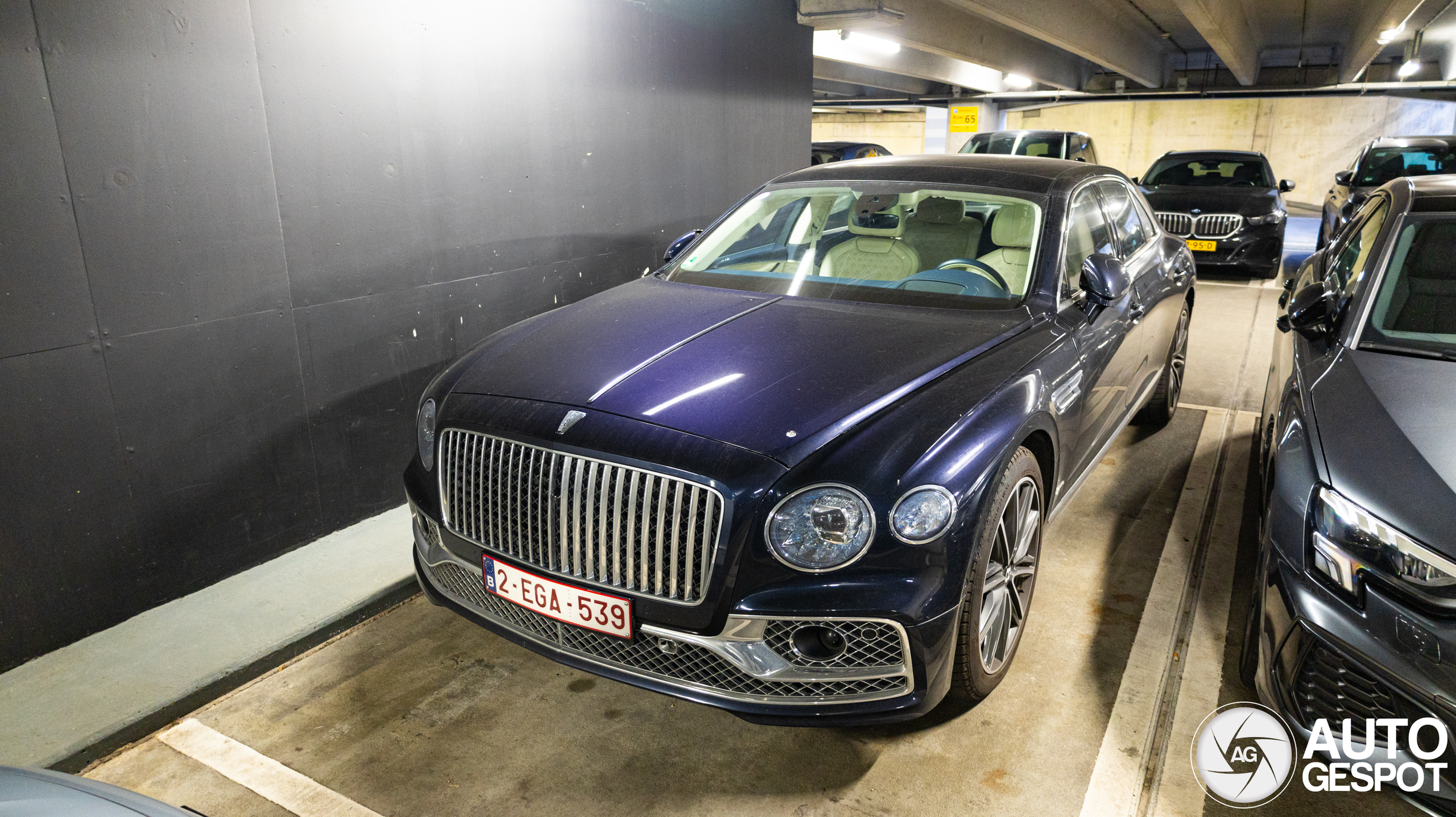 Bentley Flying Spur Hybrid Azure