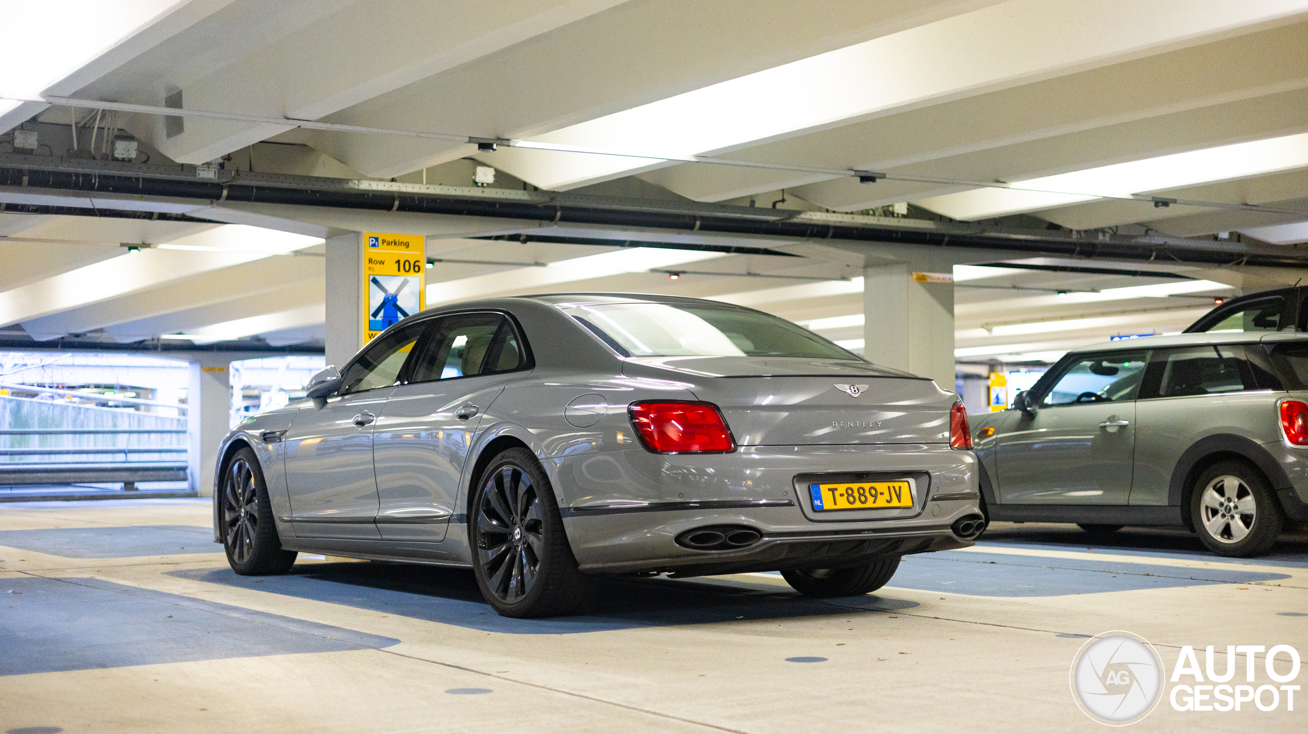 Bentley Flying Spur Hybrid