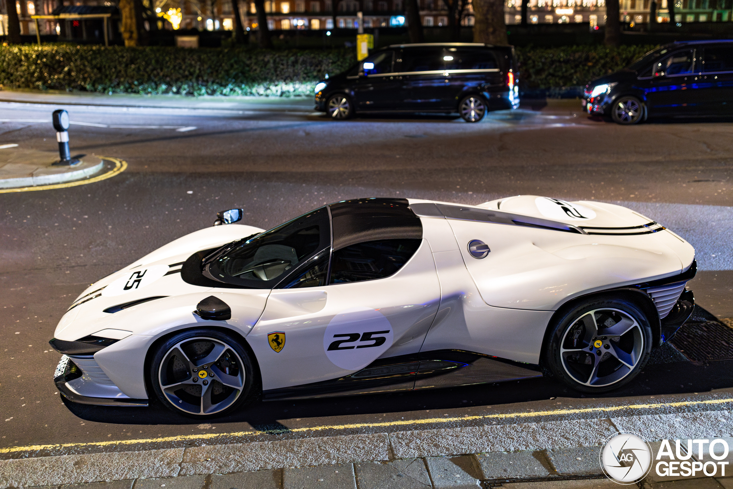 Gordon Ramsay turns heads in London with his Ferrari Daytona SP3