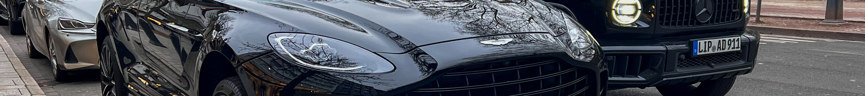 Aston Martin DBX707