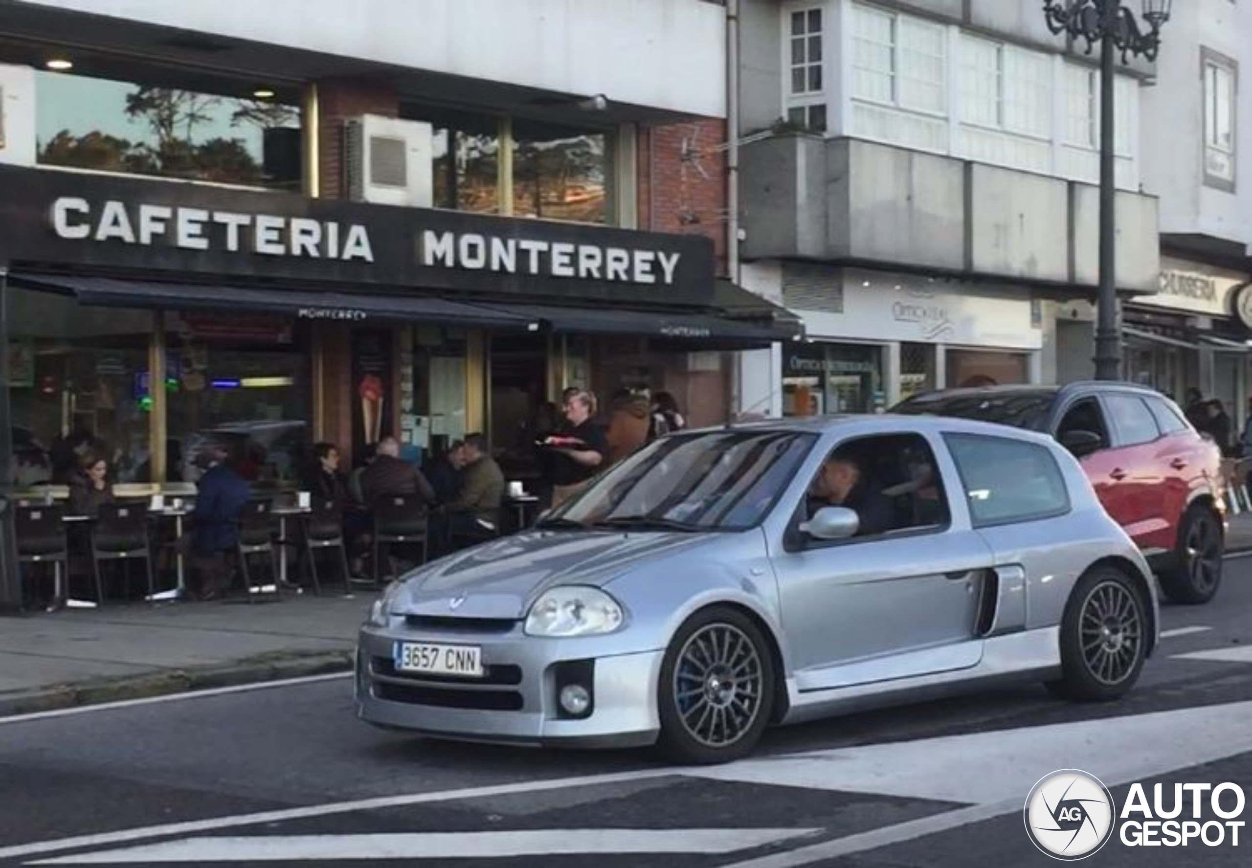 Renault Clio V6