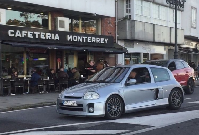 Renault Clio V6