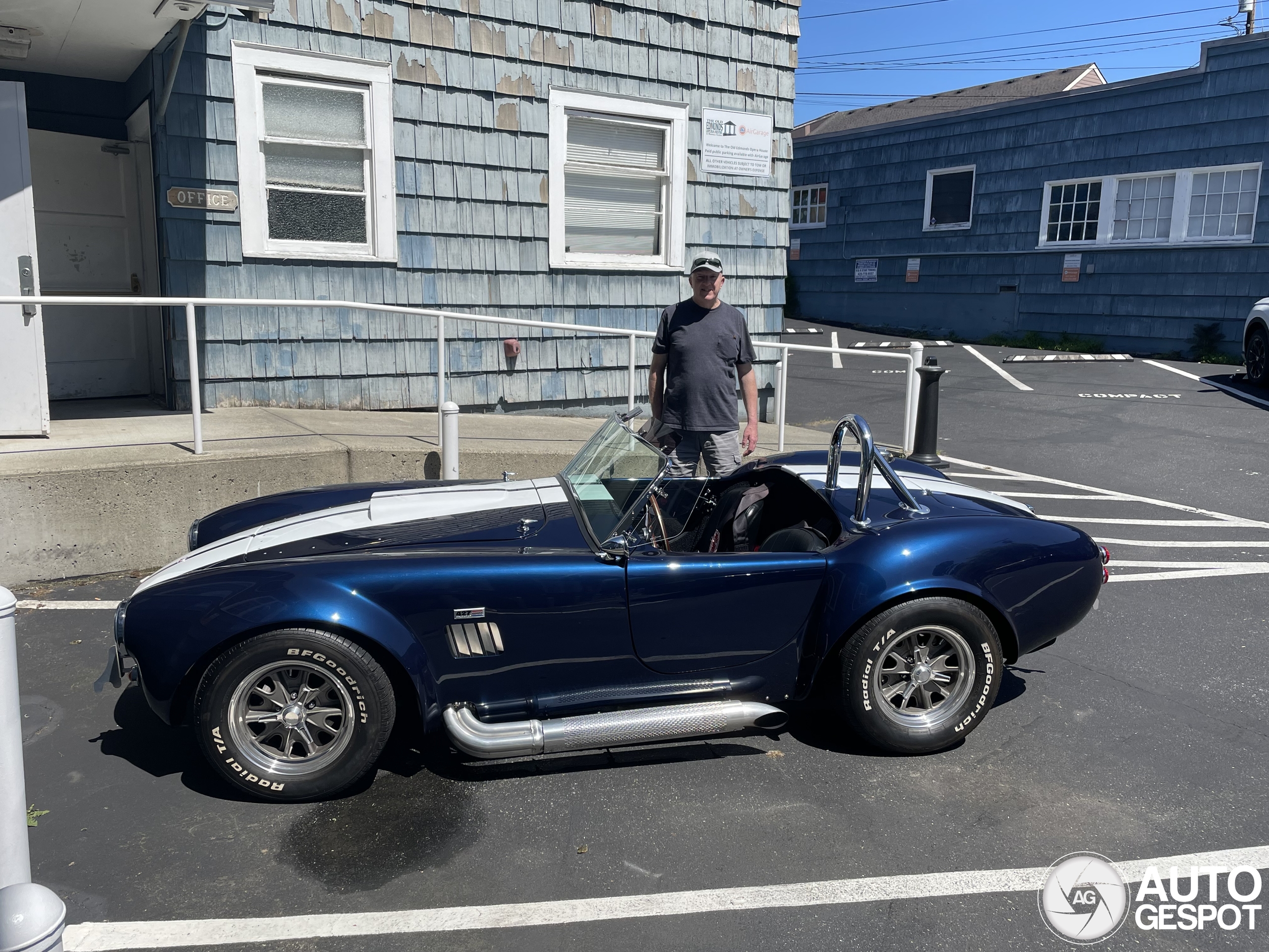 AC Cobra 427
