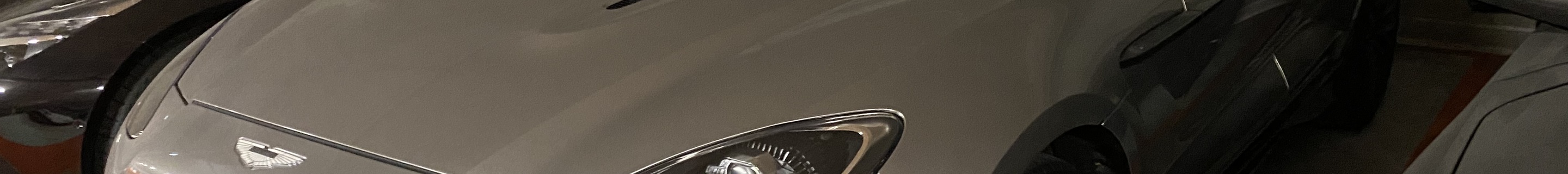 Aston Martin DBX707
