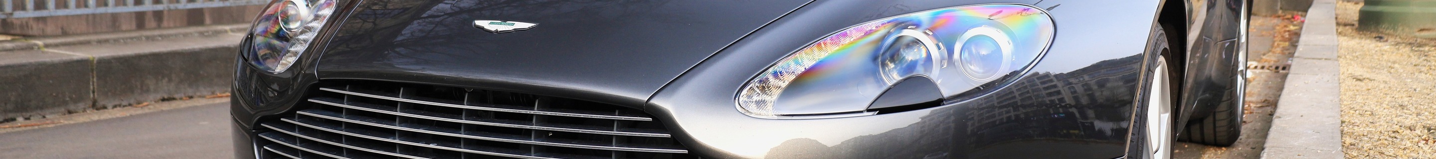 Aston Martin V8 Vantage Roadster