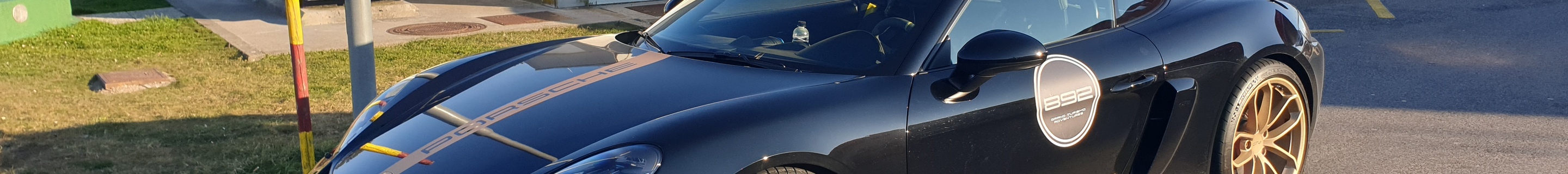 Porsche 718 Cayman GT4