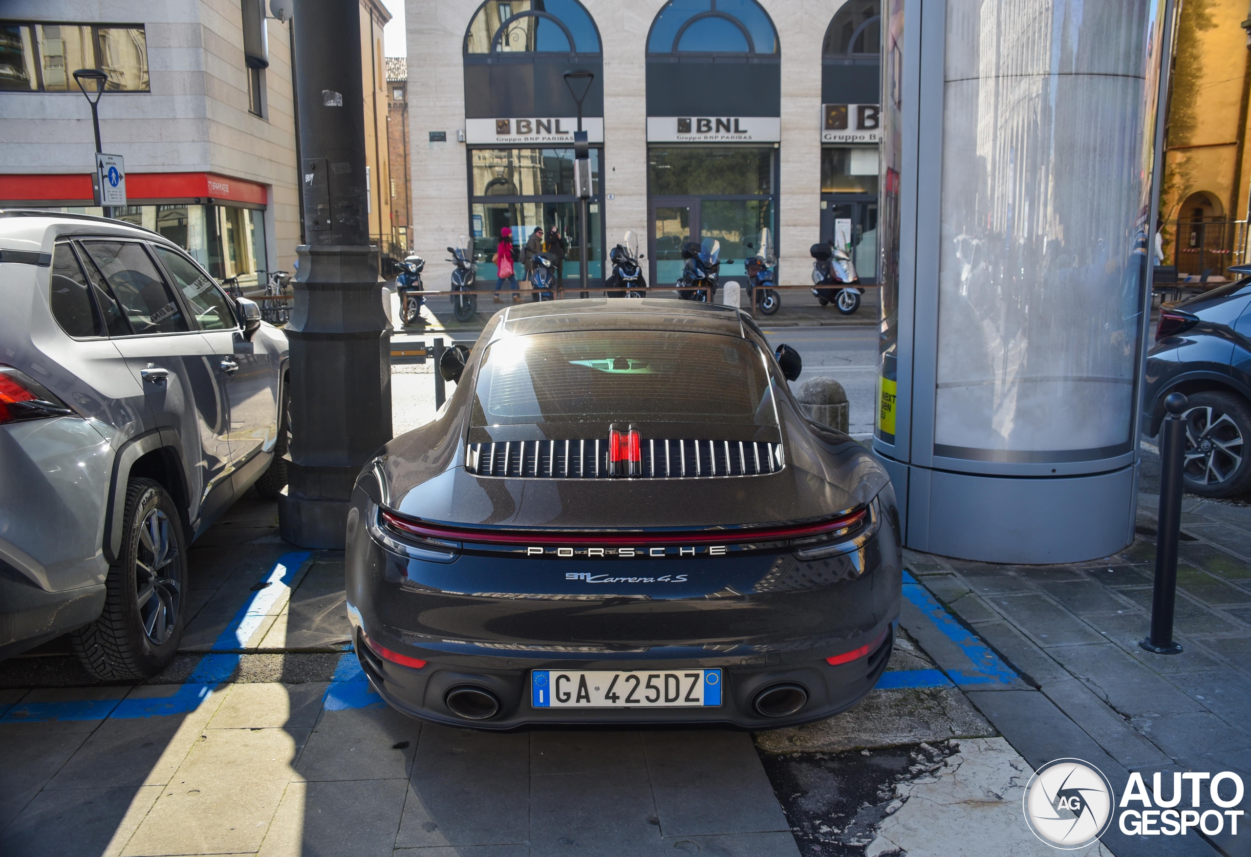 Porsche 992 Carrera 4S